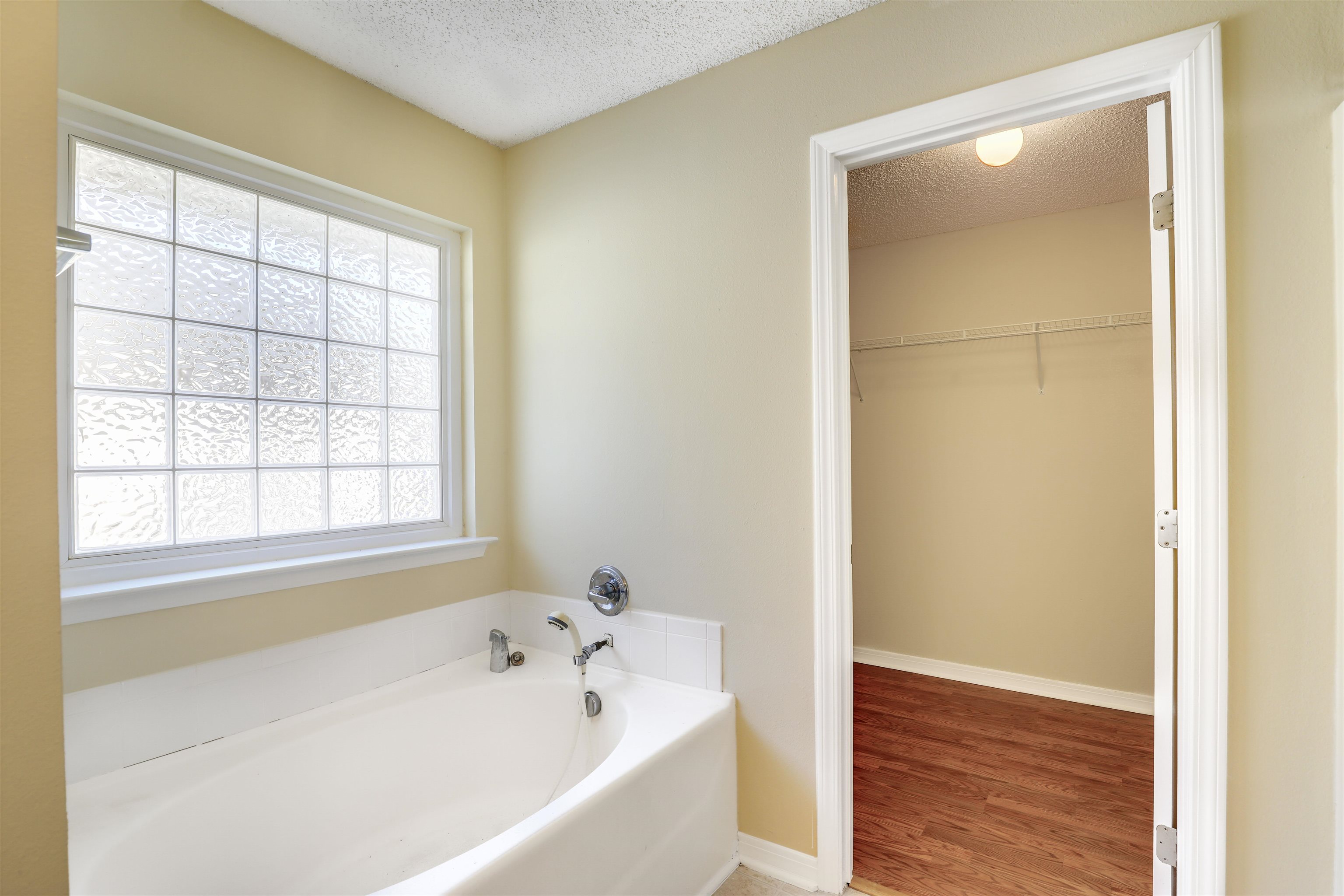 Image 33 of 49 For 3061 Silverado Cir