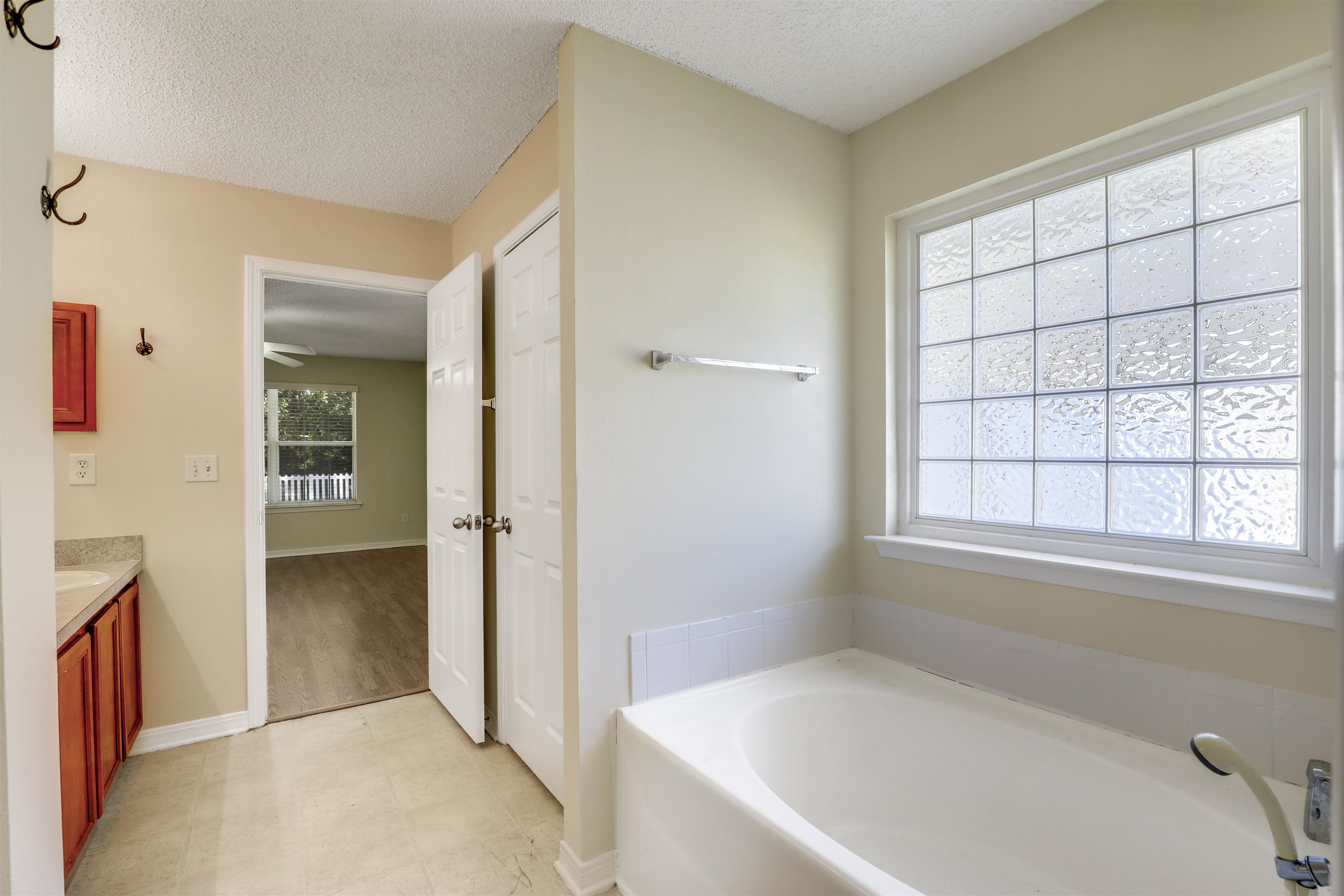 Image 34 of 49 For 3061 Silverado Cir