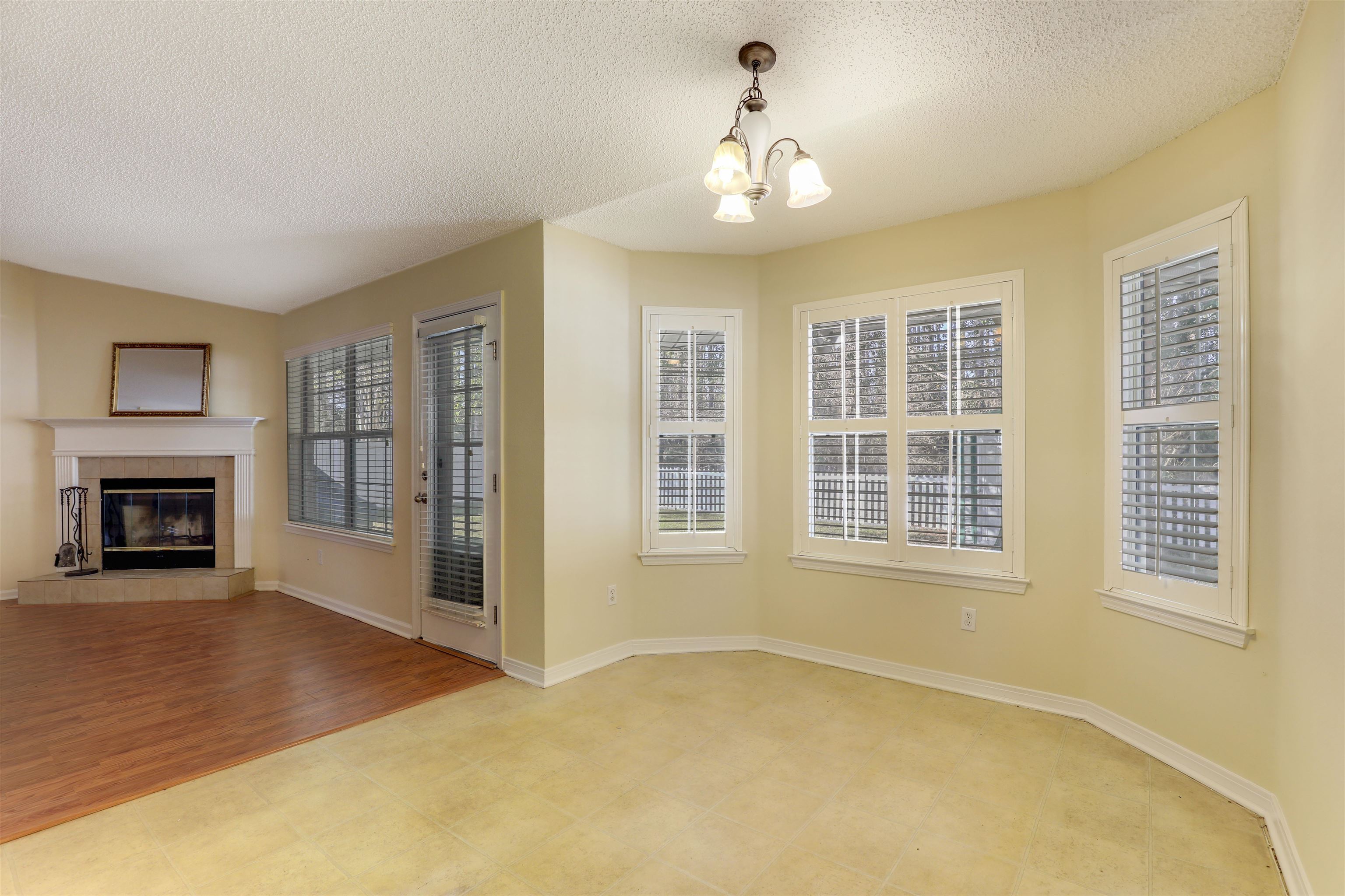 Image 5 of 49 For 3061 Silverado Cir