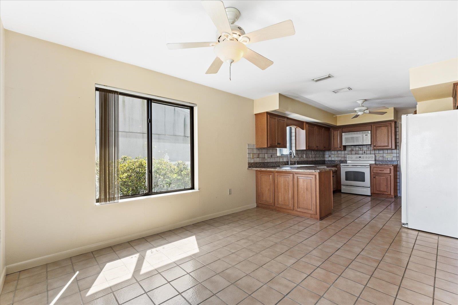 Image 11 of 52 For 148 Lantana Ave