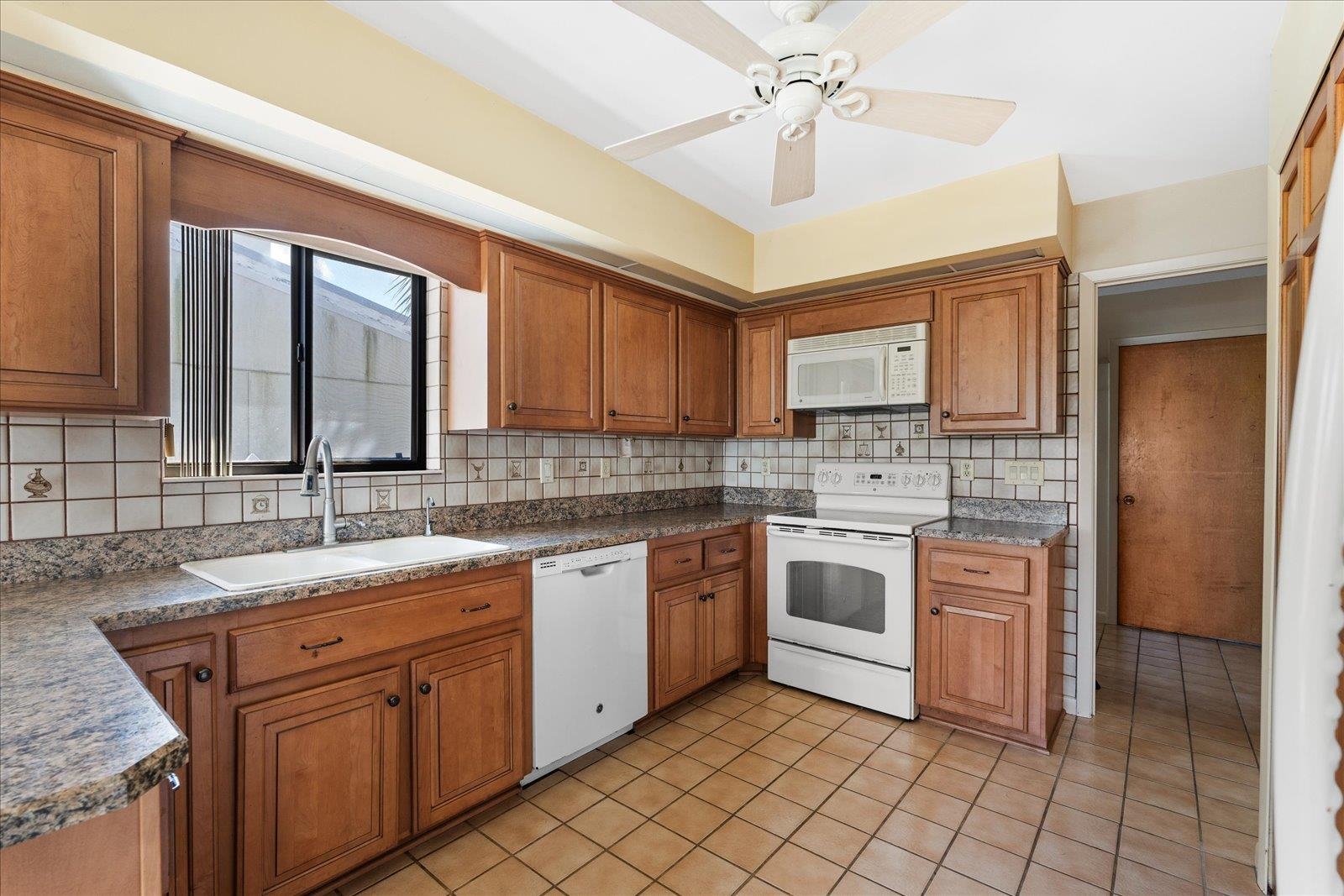 Image 13 of 52 For 148 Lantana Ave