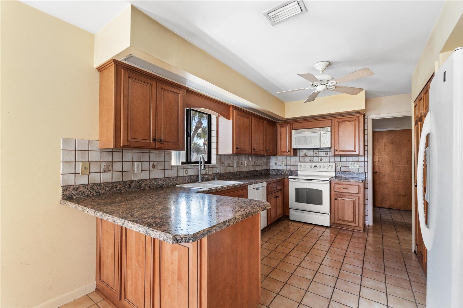 Image 17 of 52 For 148 Lantana Ave
