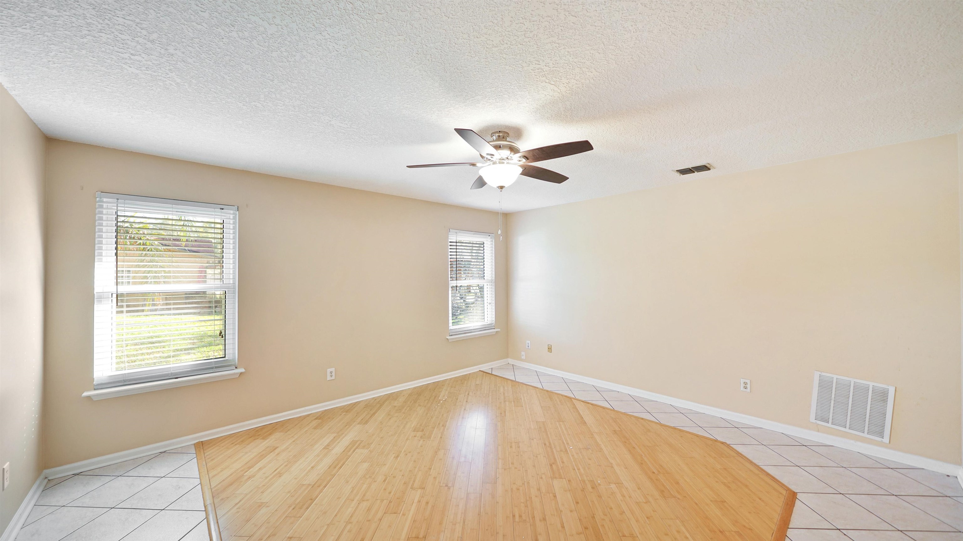 Image 13 of 42 For 12351 Tracy Ann Rd