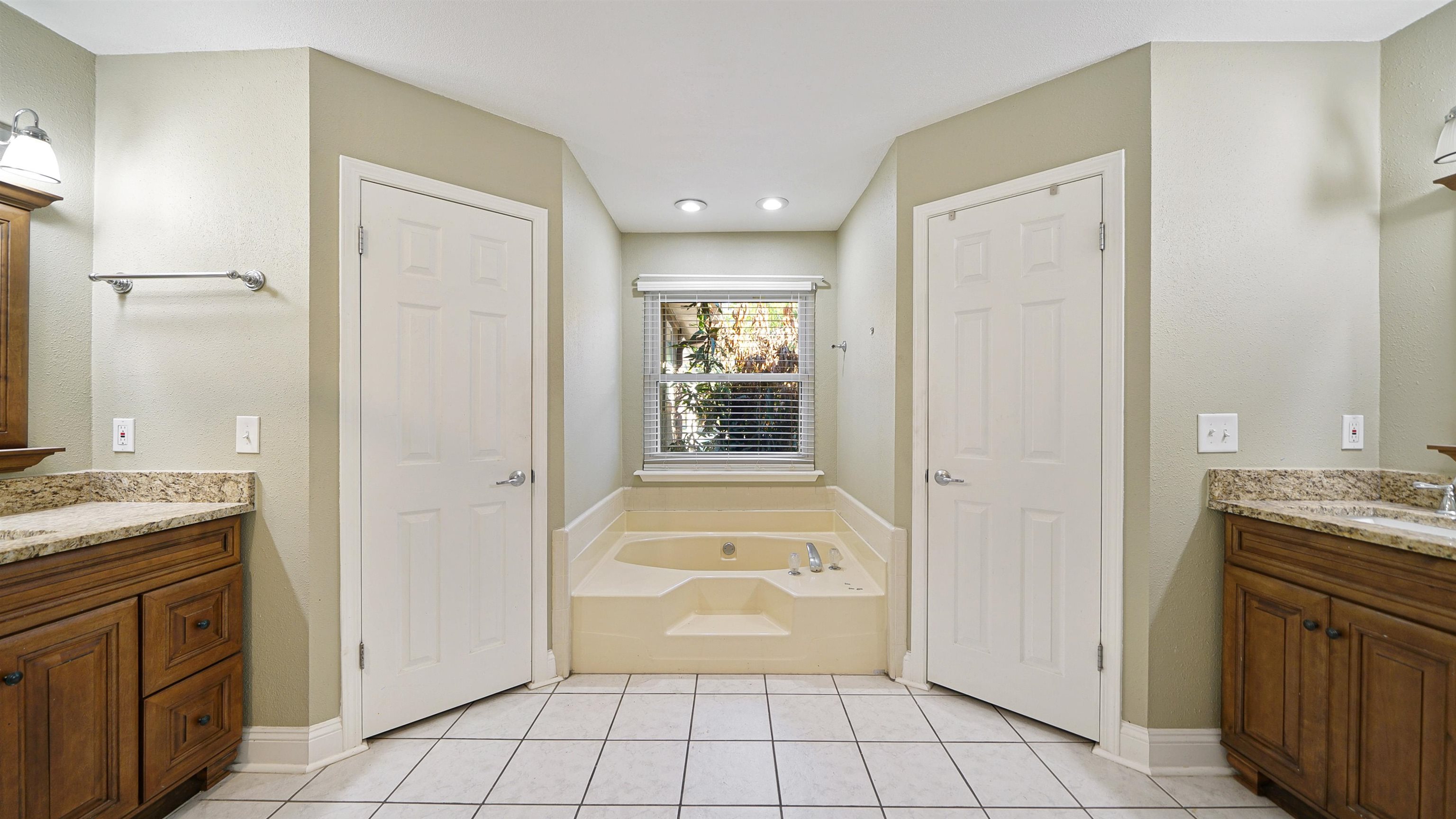 Image 15 of 42 For 12351 Tracy Ann Rd