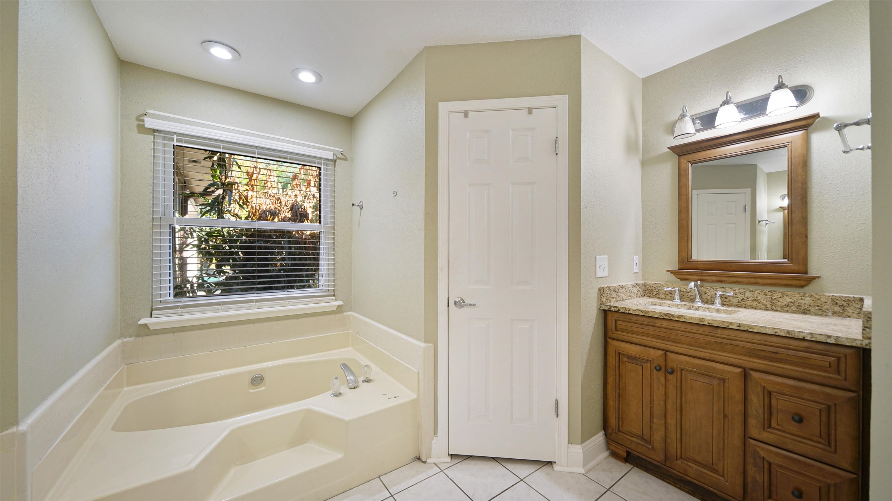 Image 16 of 42 For 12351 Tracy Ann Rd