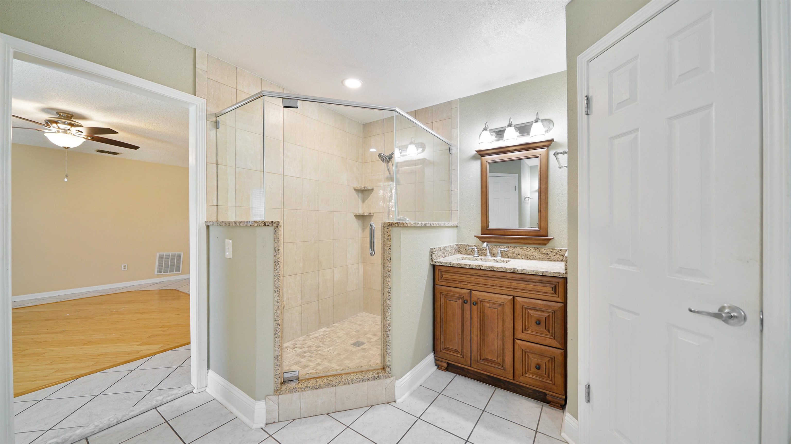 Image 17 of 42 For 12351 Tracy Ann Rd