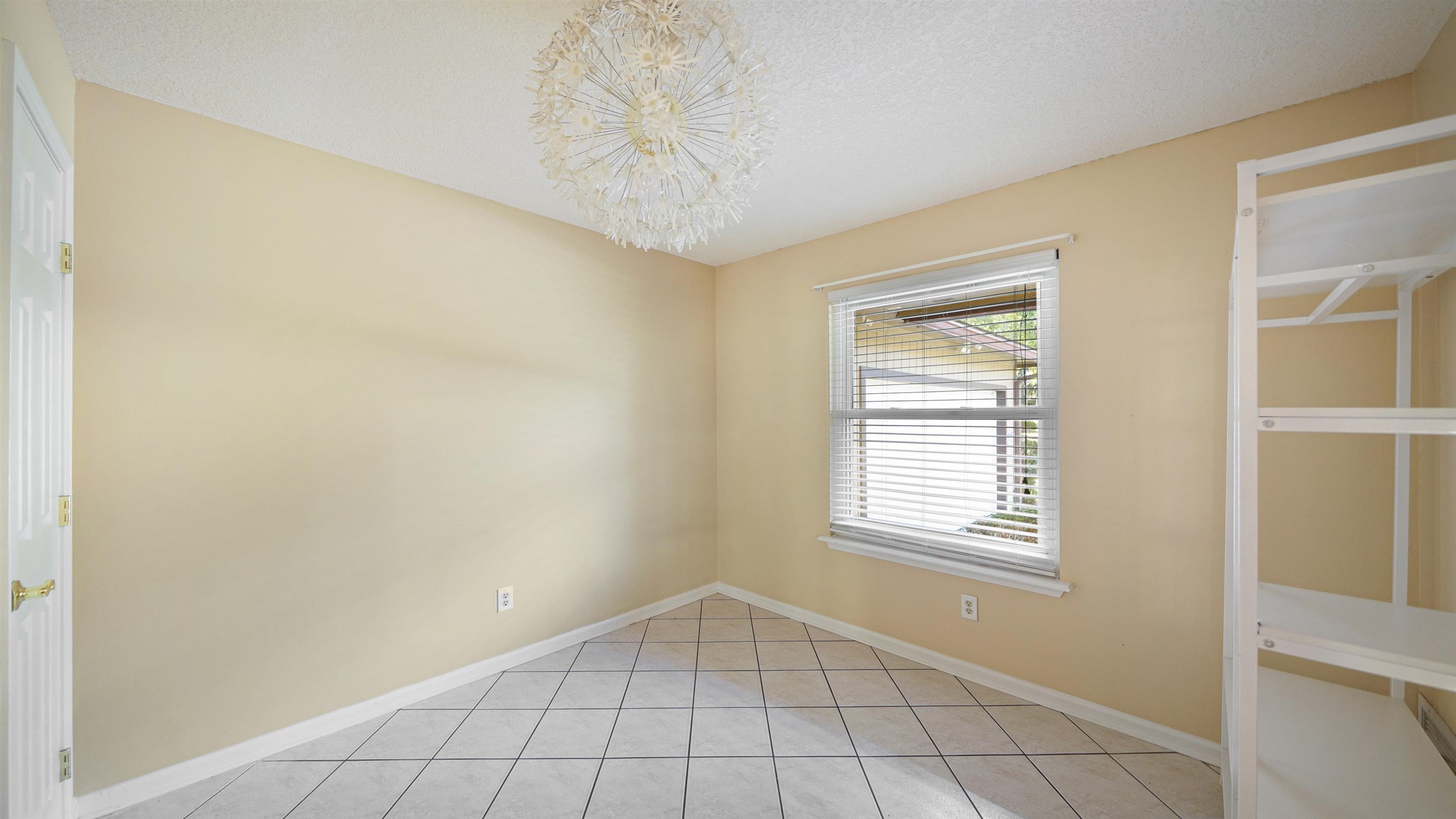 Image 18 of 42 For 12351 Tracy Ann Rd