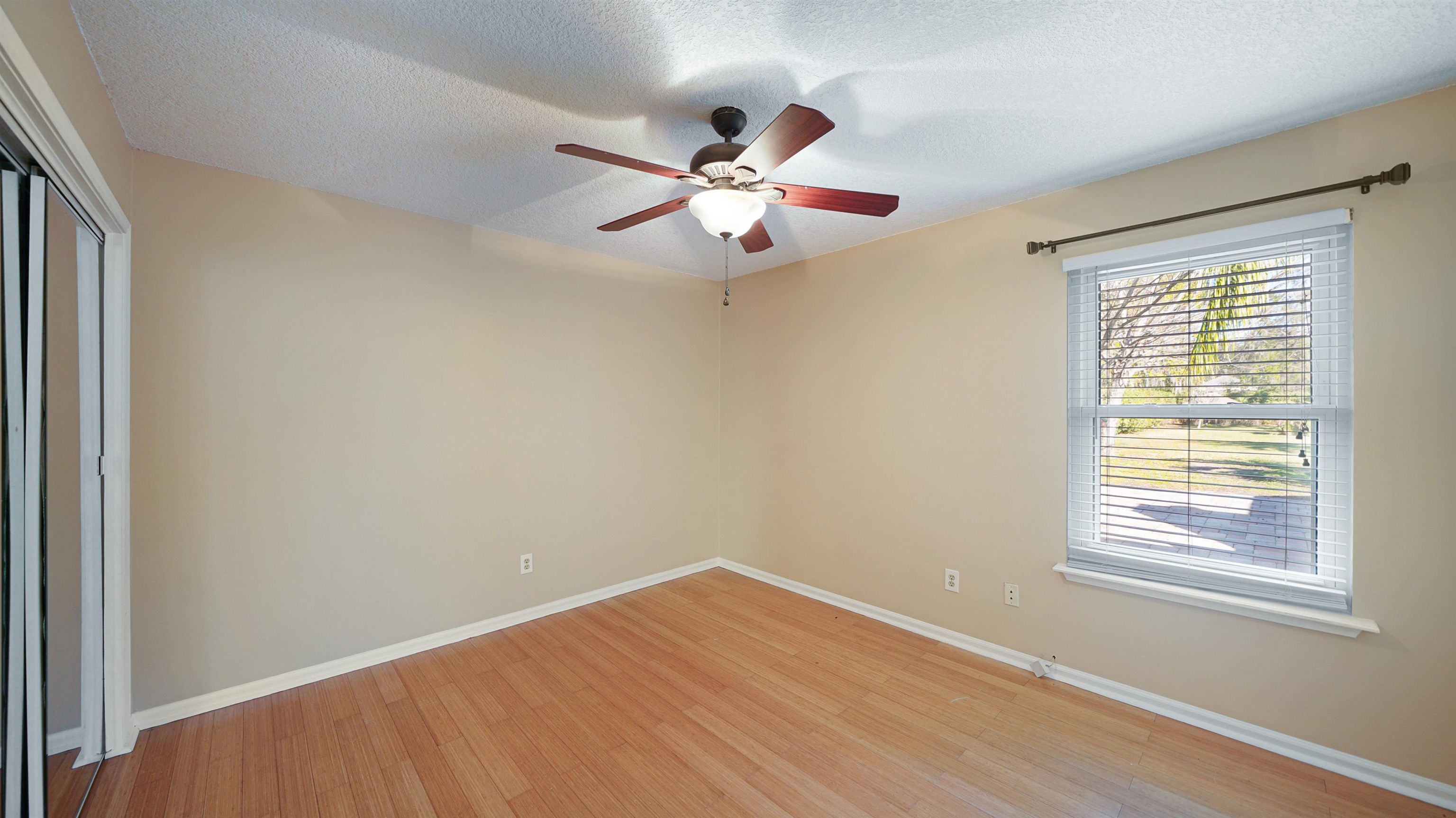 Image 22 of 42 For 12351 Tracy Ann Rd