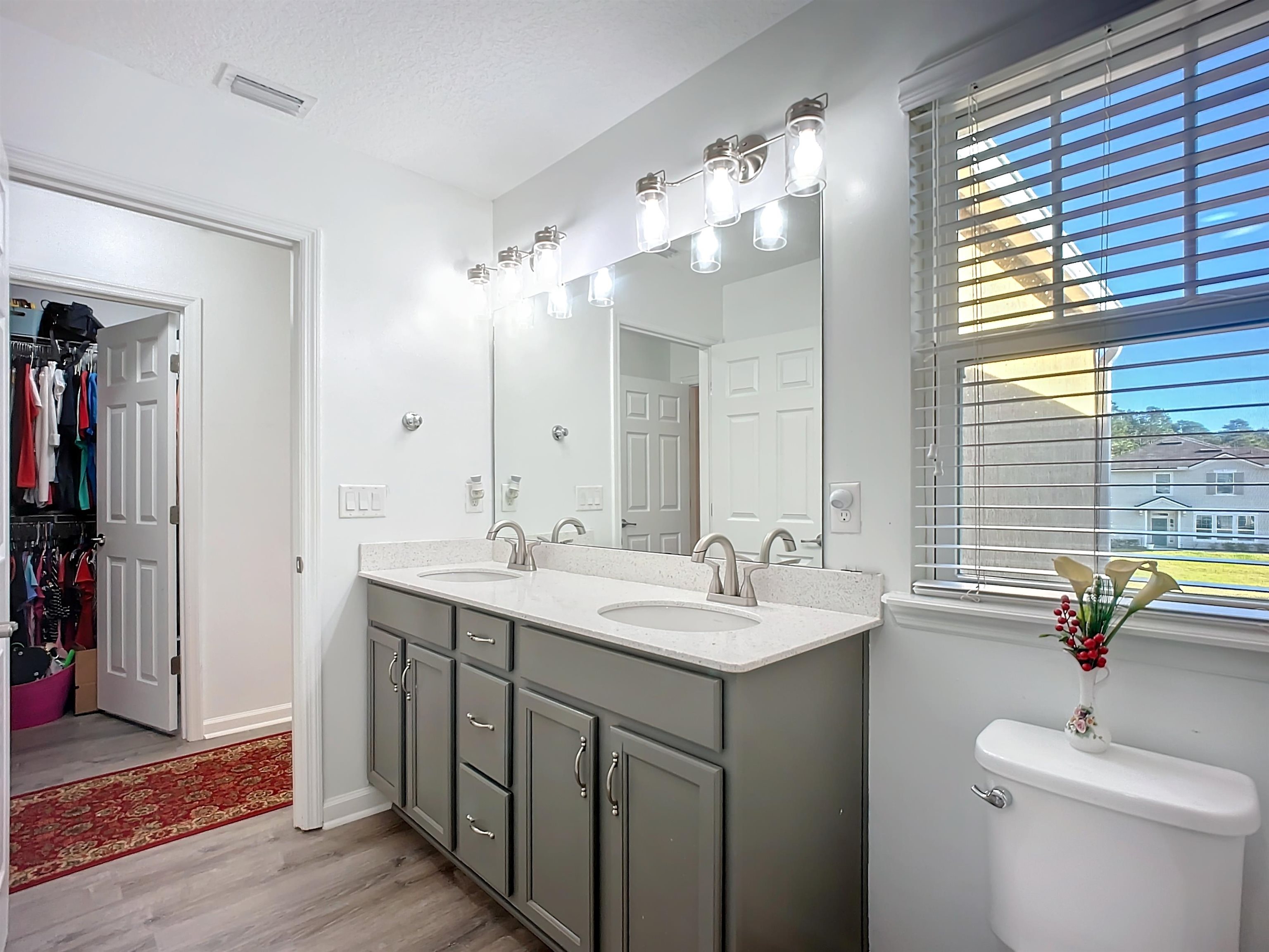 Image 31 of 45 For 193 Paradas Pl