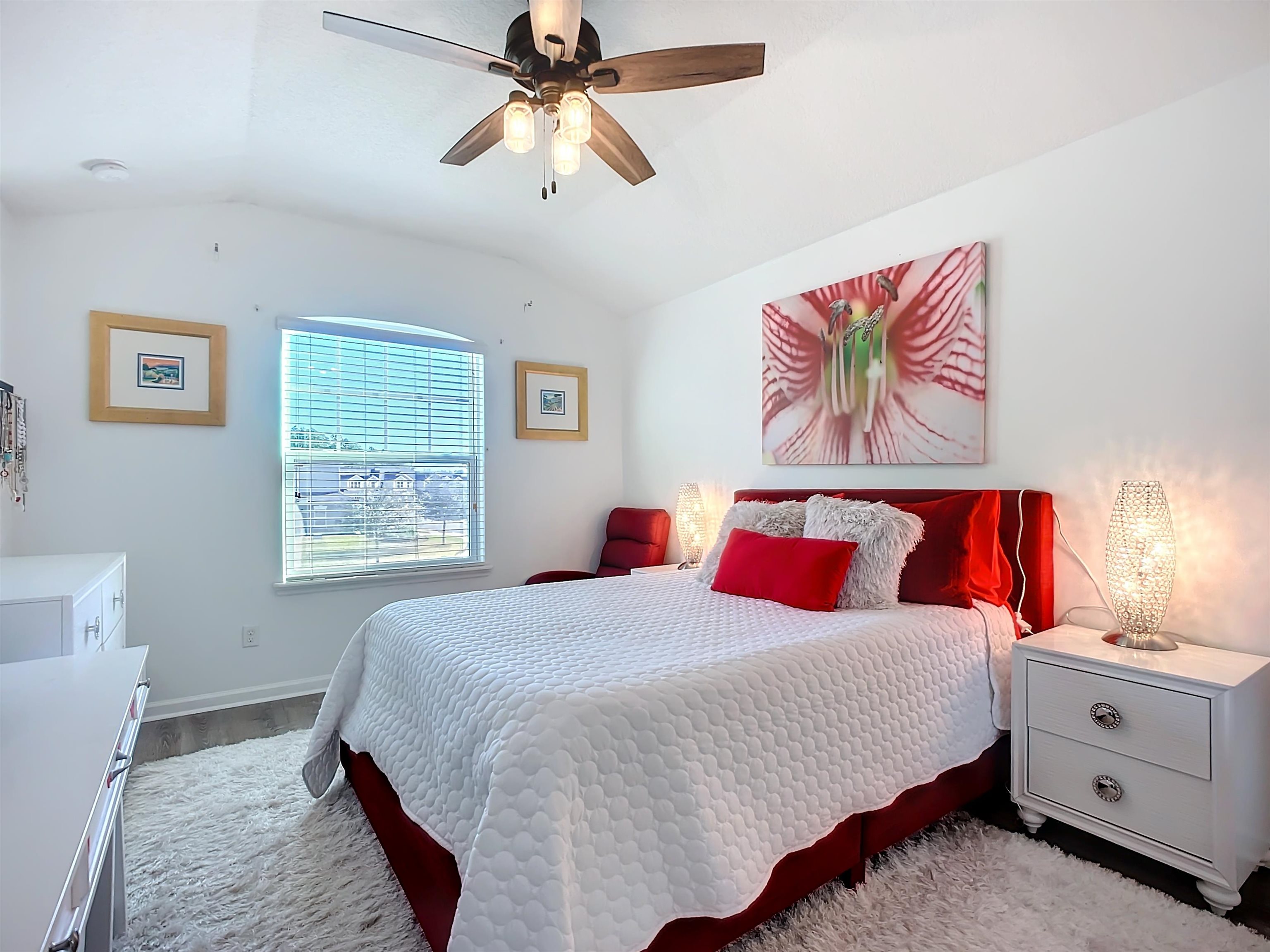 Image 32 of 45 For 193 Paradas Pl