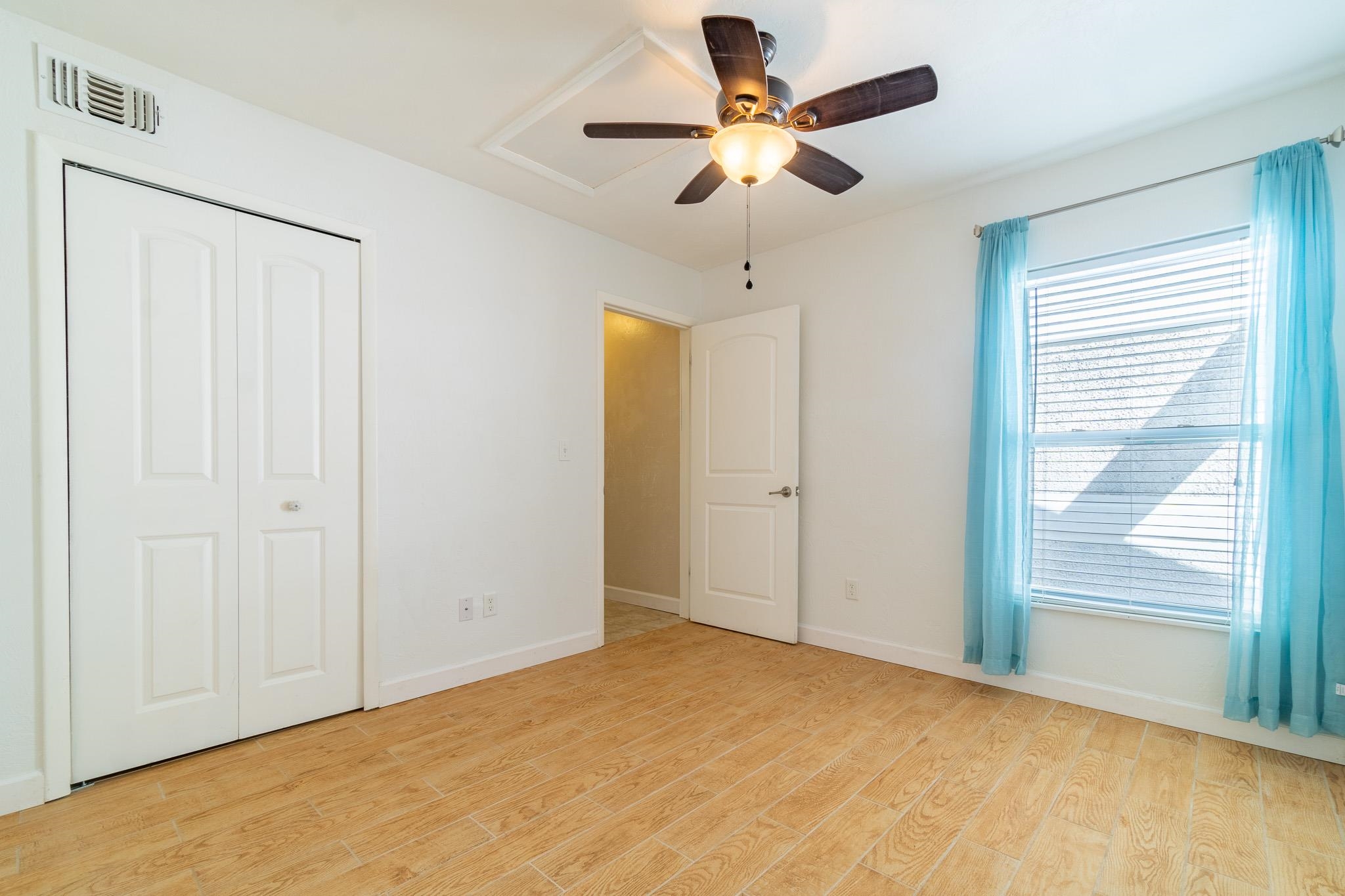 Image 15 of 55 For 4602 Sandcastle Cir