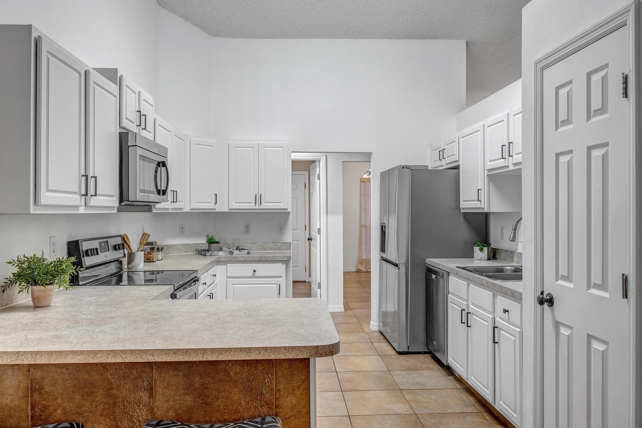 Image 3 of 28 For 98 Roxboro Dr