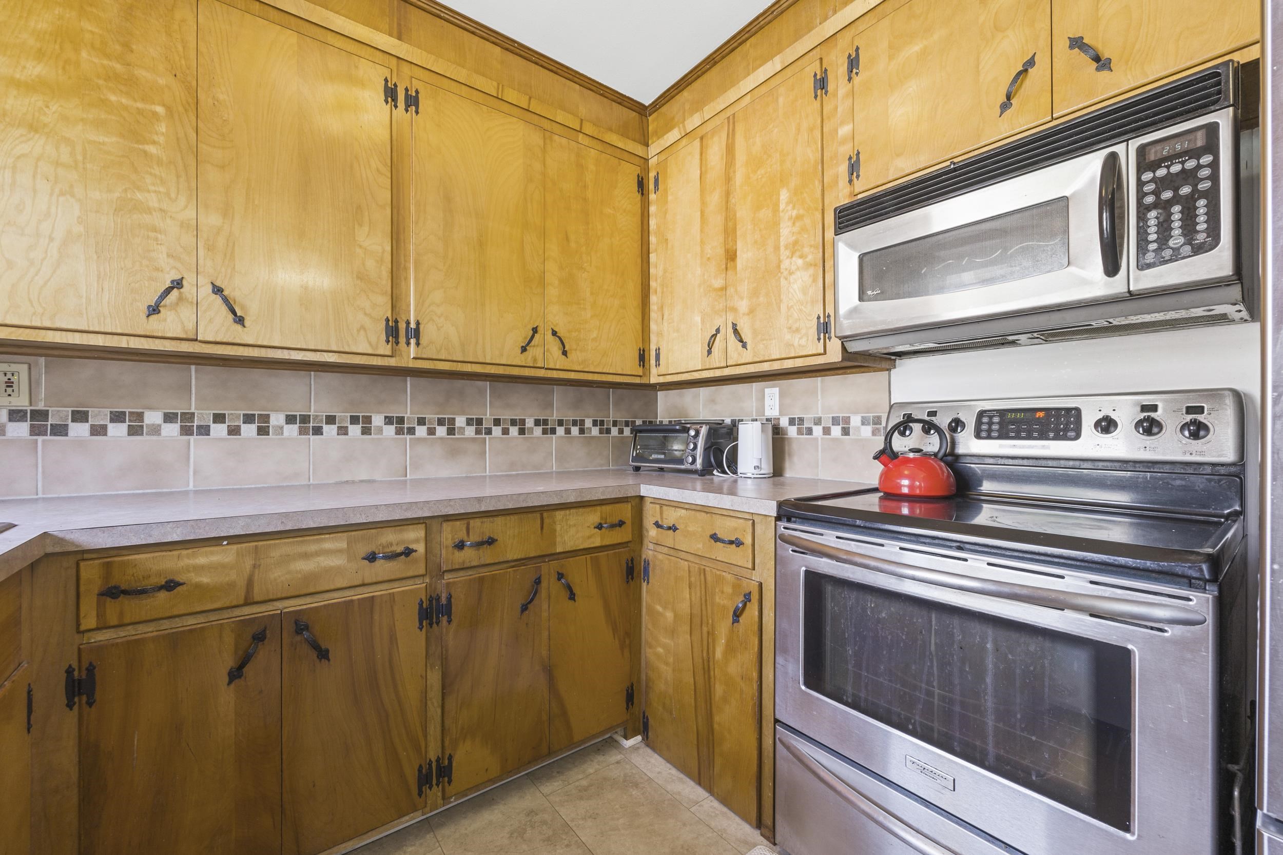 Image 10 of 36 For 244 Ravenswood Dr