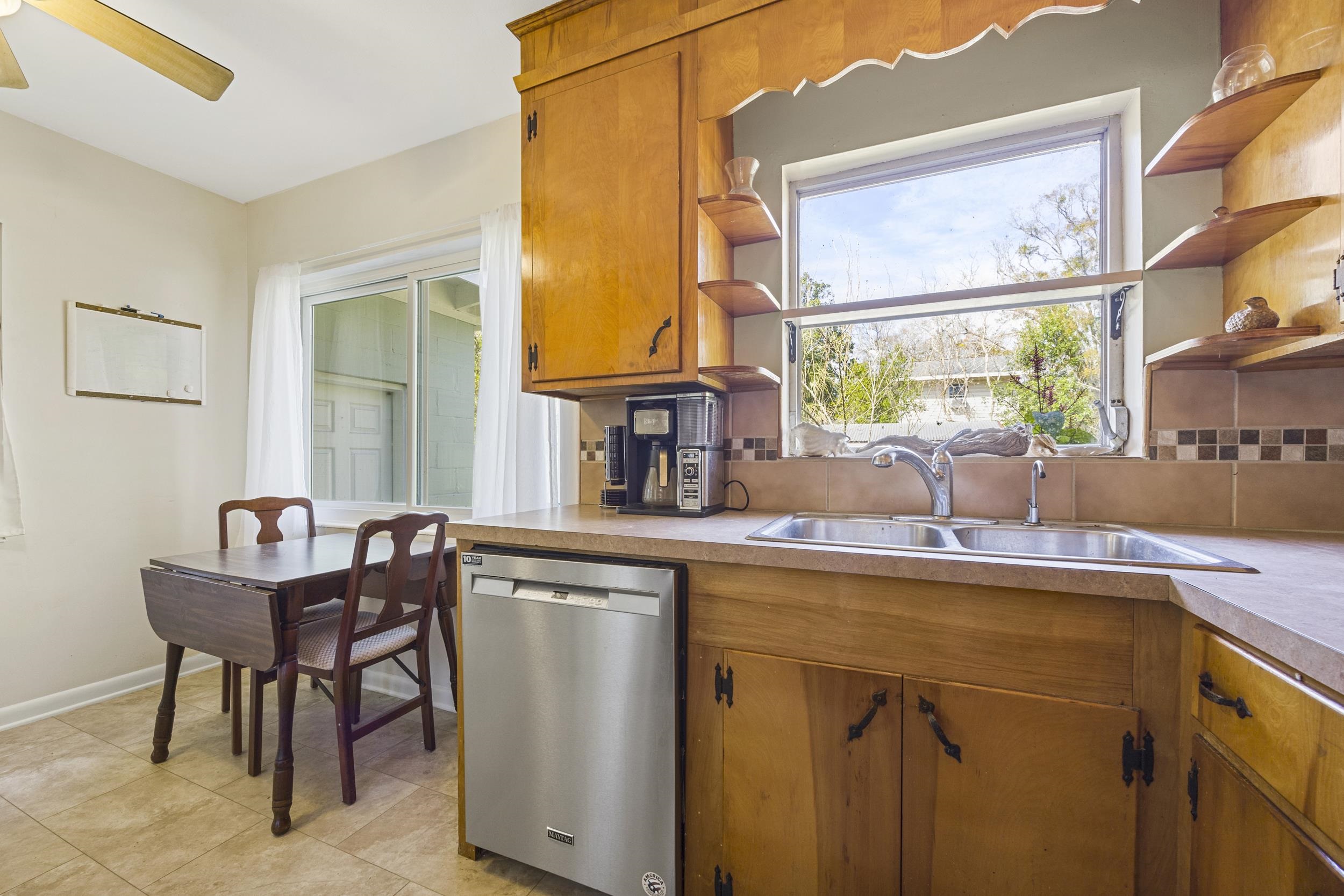 Image 11 of 36 For 244 Ravenswood Dr