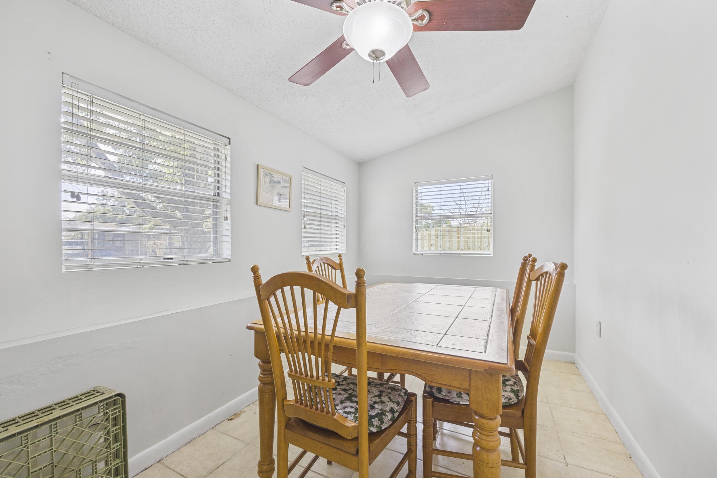 Image 12 of 36 For 244 Ravenswood Dr