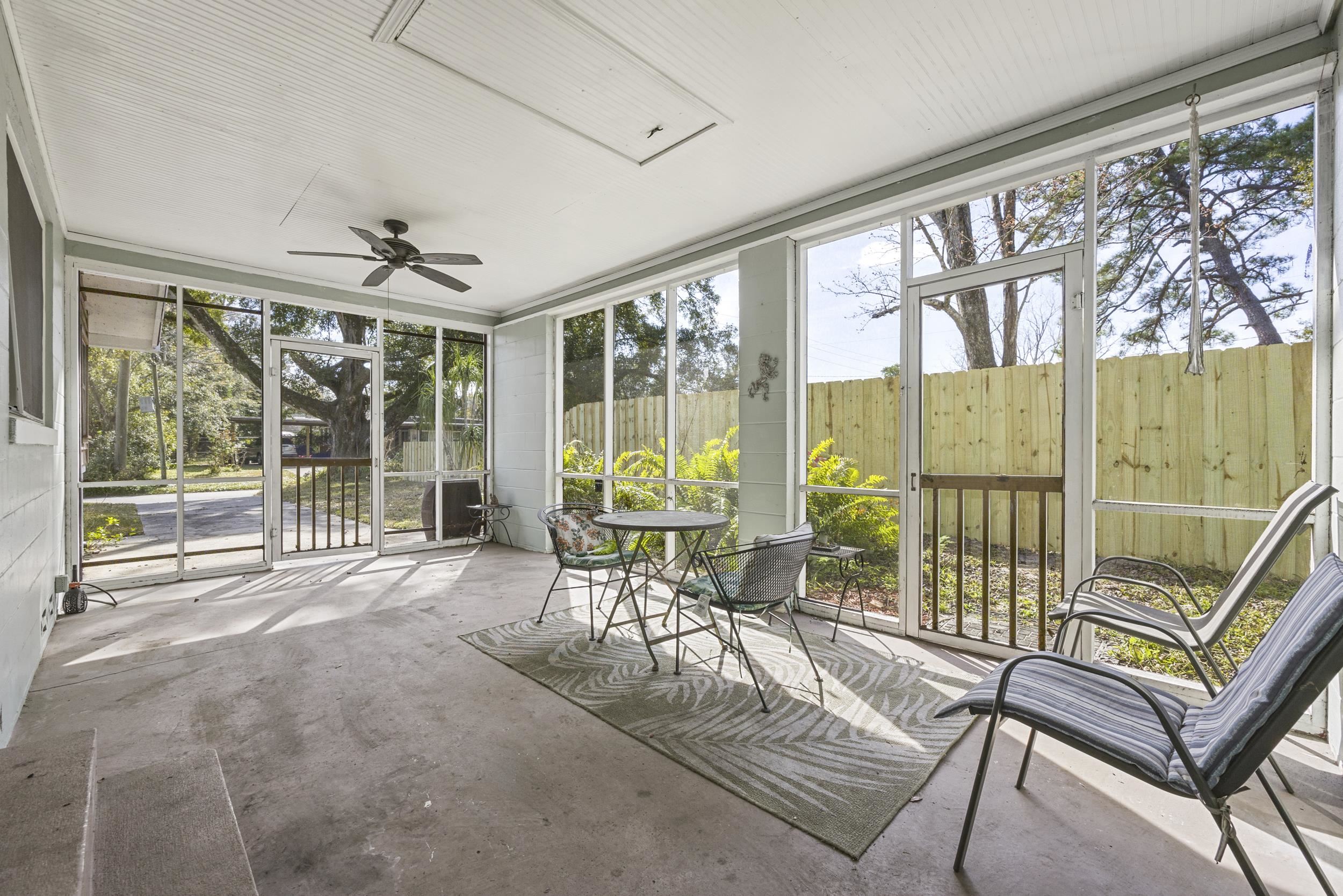 Image 18 of 36 For 244 Ravenswood Dr