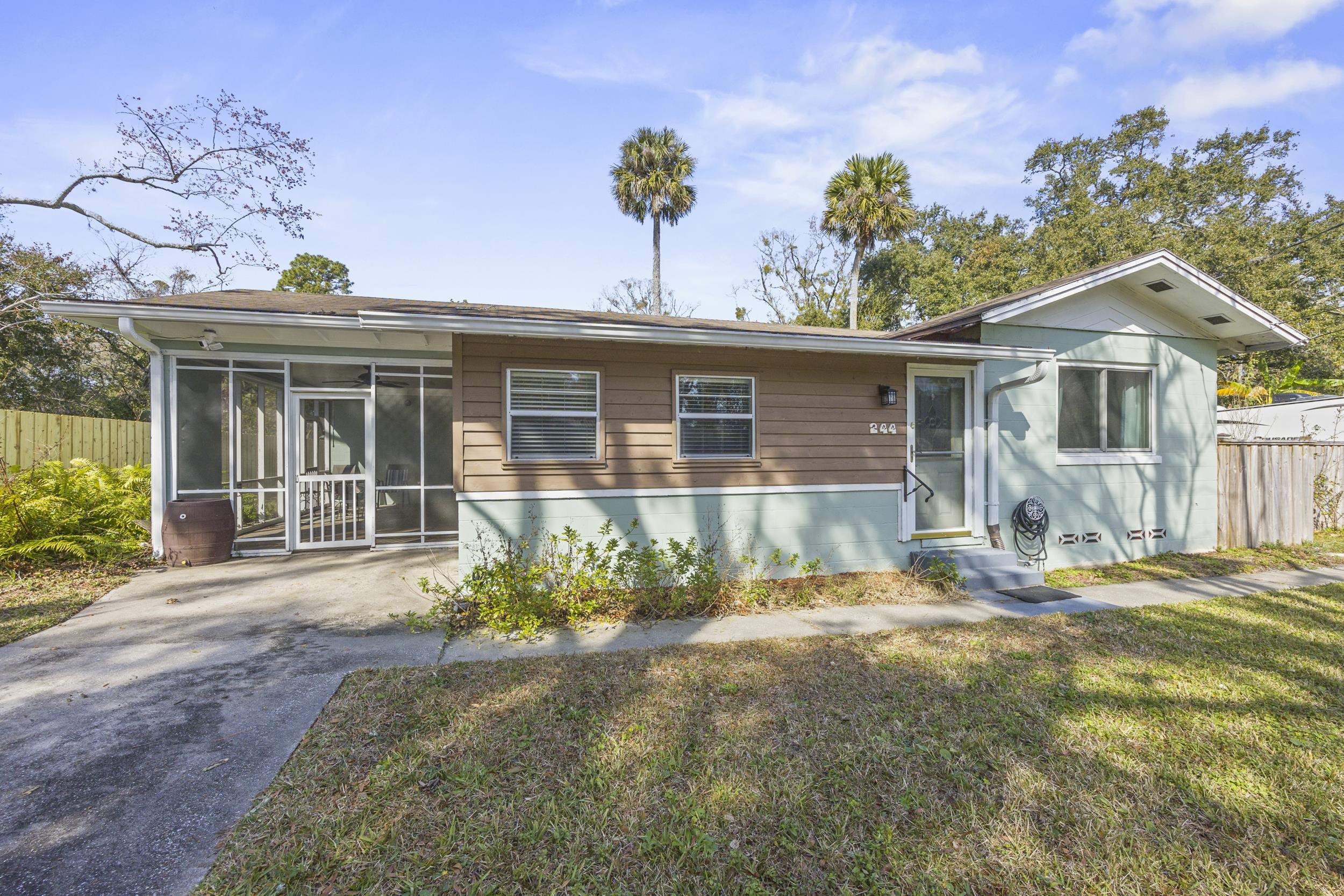 Image 2 of 36 For 244 Ravenswood Dr