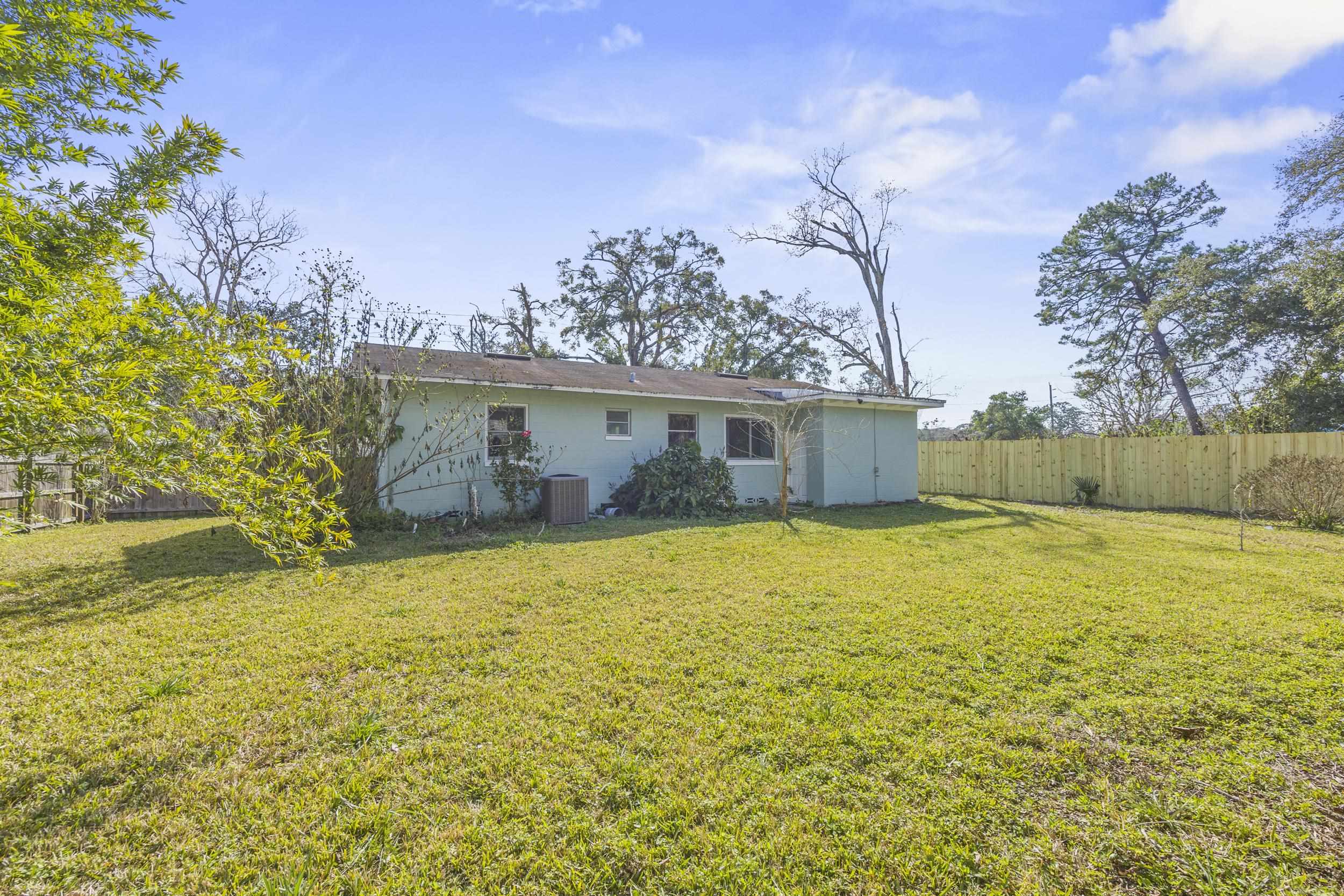 Image 21 of 36 For 244 Ravenswood Dr