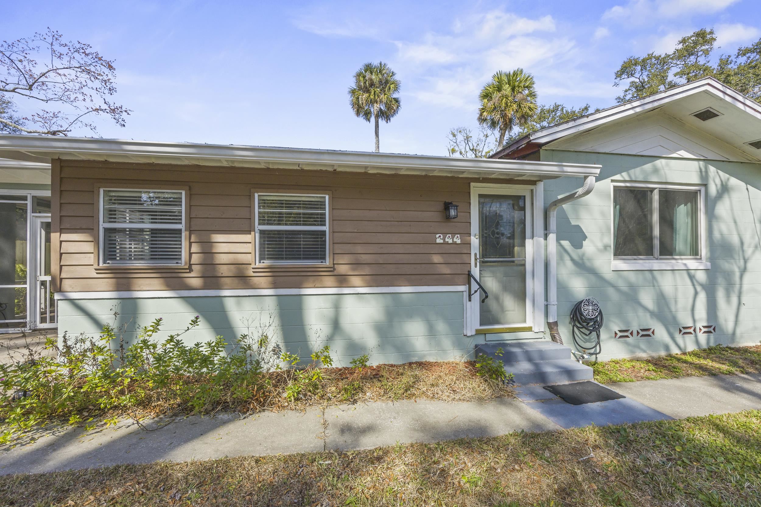 Image 3 of 36 For 244 Ravenswood Dr