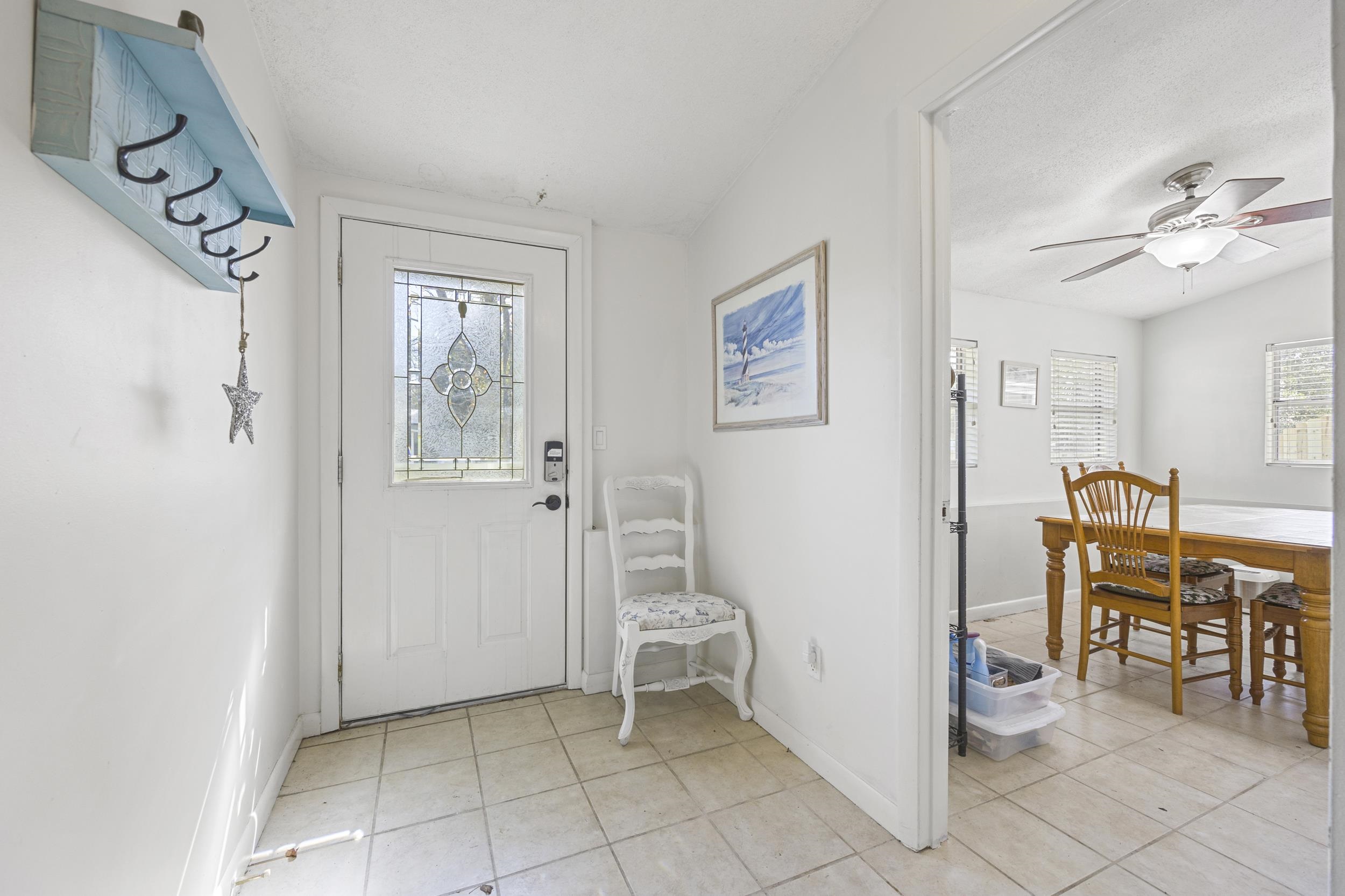 Image 4 of 36 For 244 Ravenswood Dr