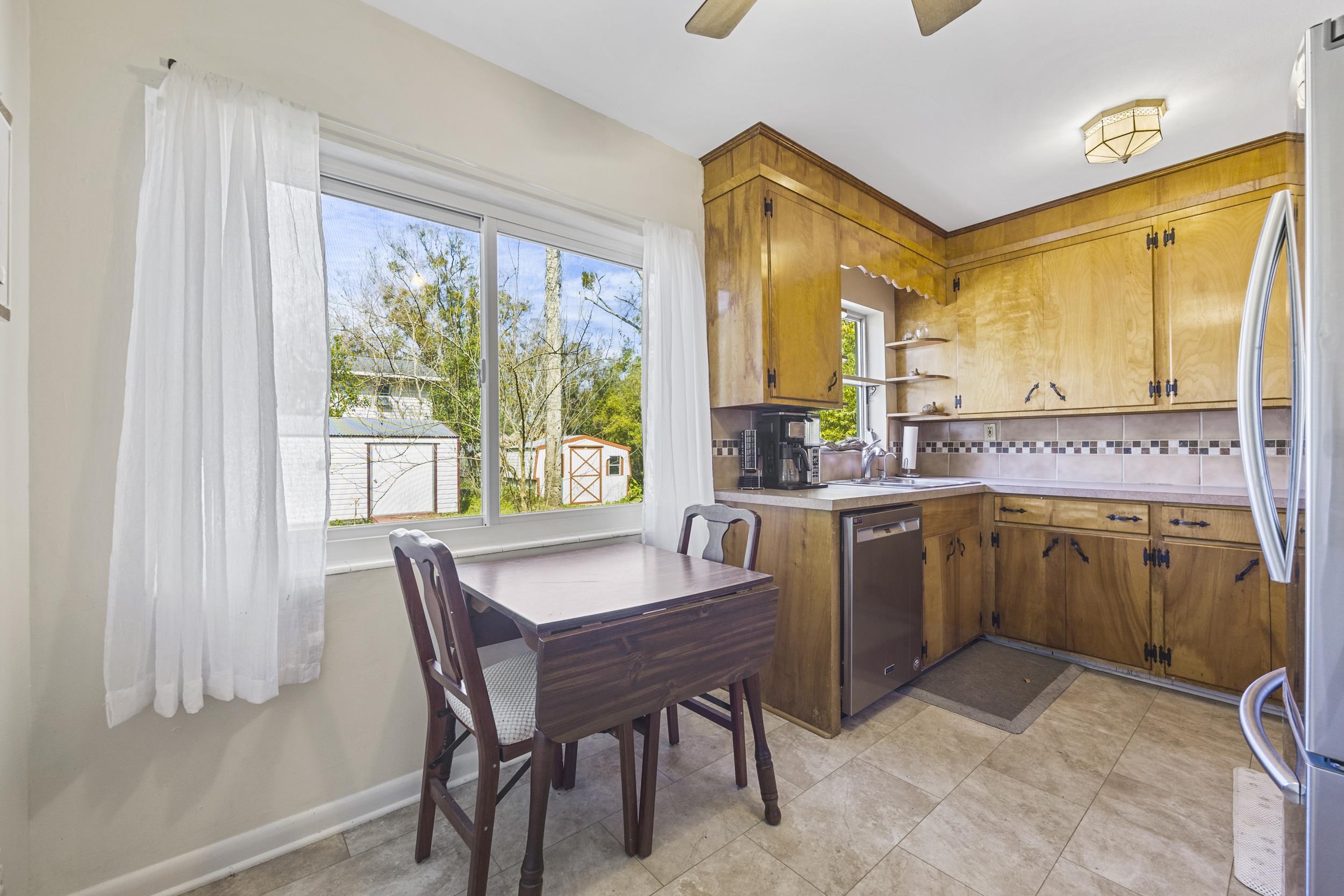 Image 8 of 36 For 244 Ravenswood Dr