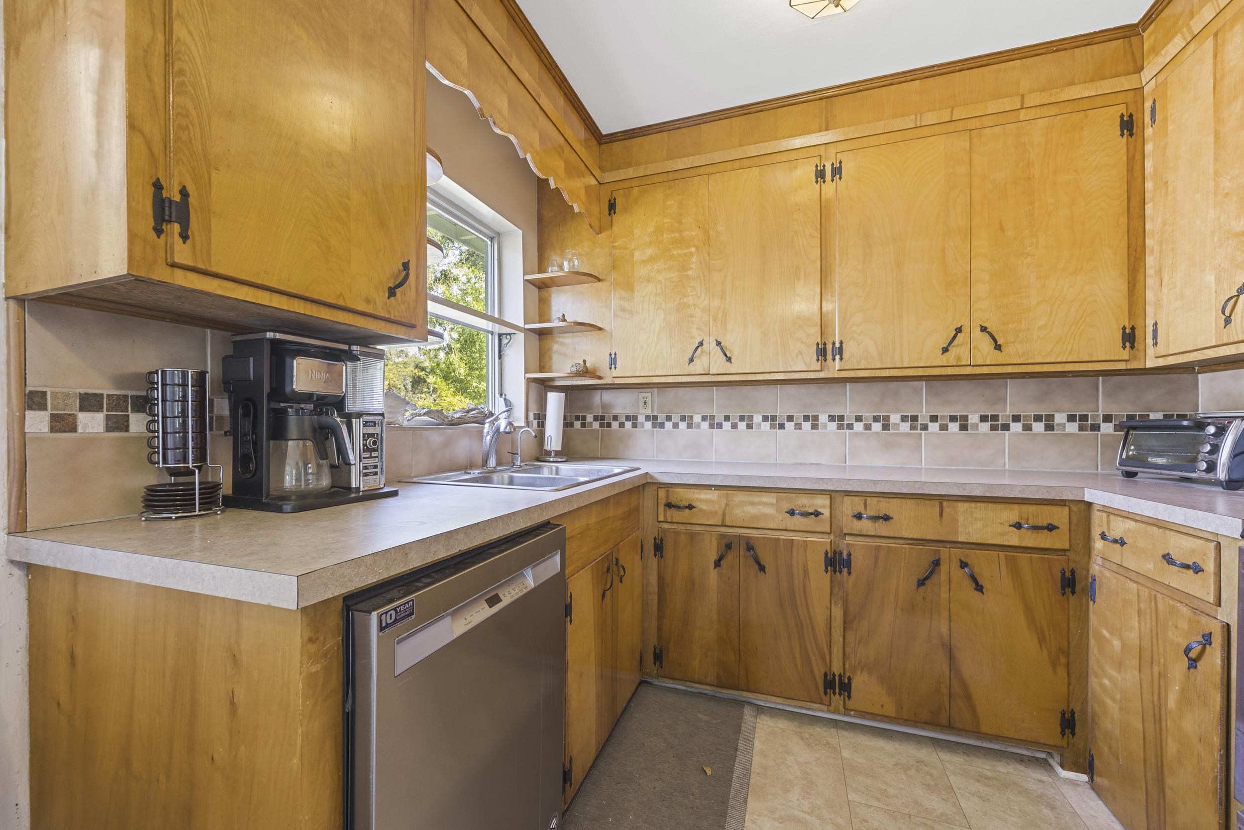 Image 9 of 36 For 244 Ravenswood Dr
