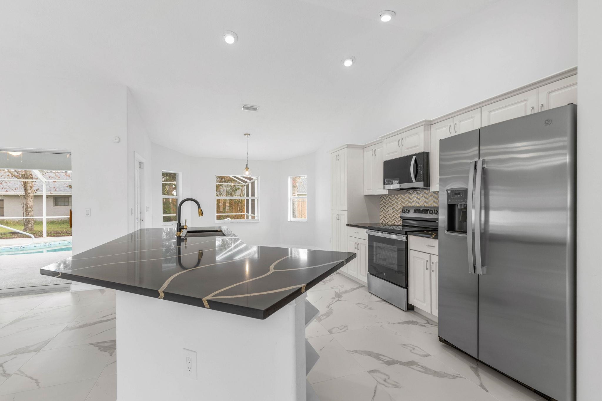 Image 14 of 58 For 12 Patuxent Pl
