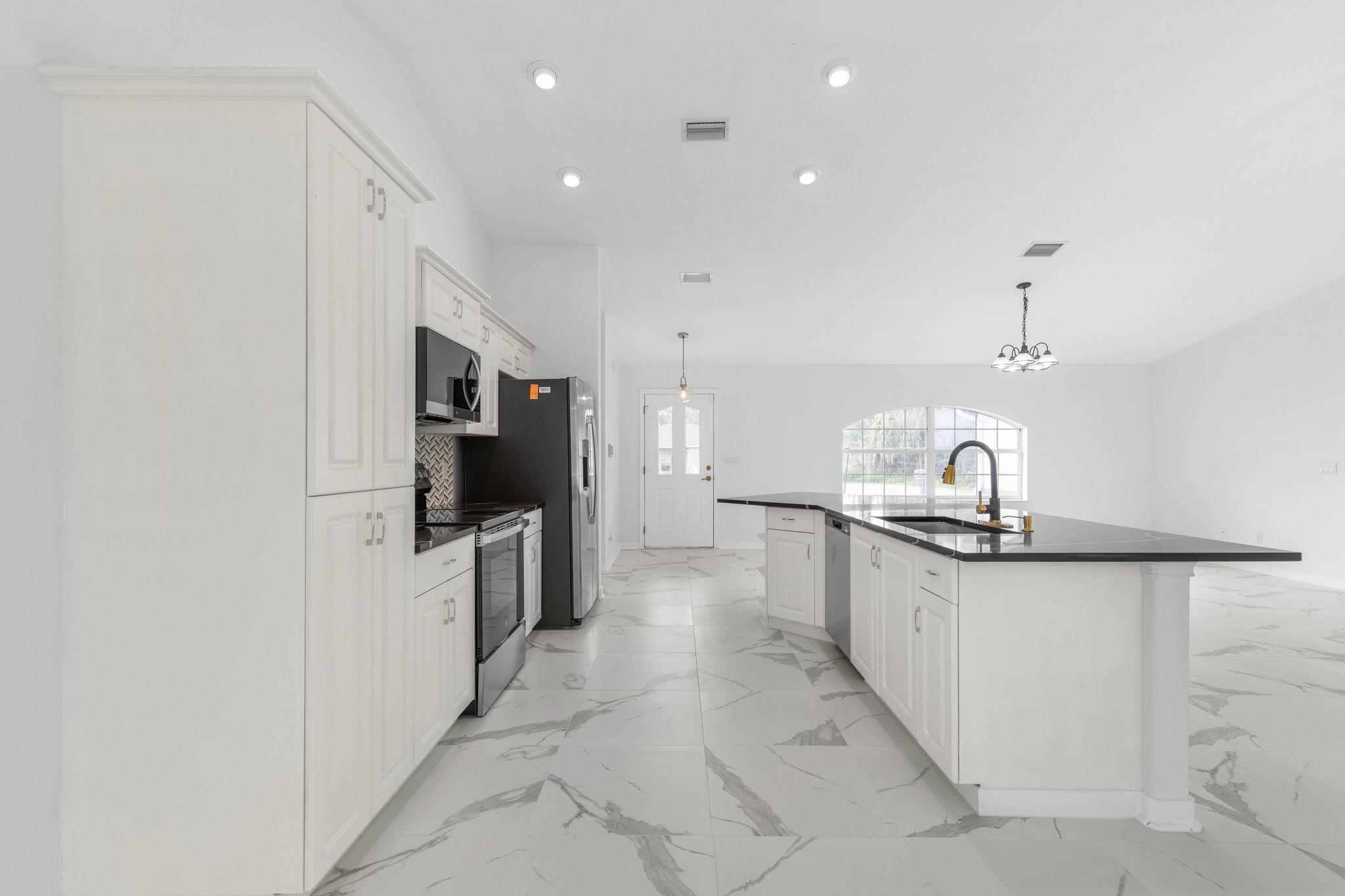 Image 17 of 58 For 12 Patuxent Pl