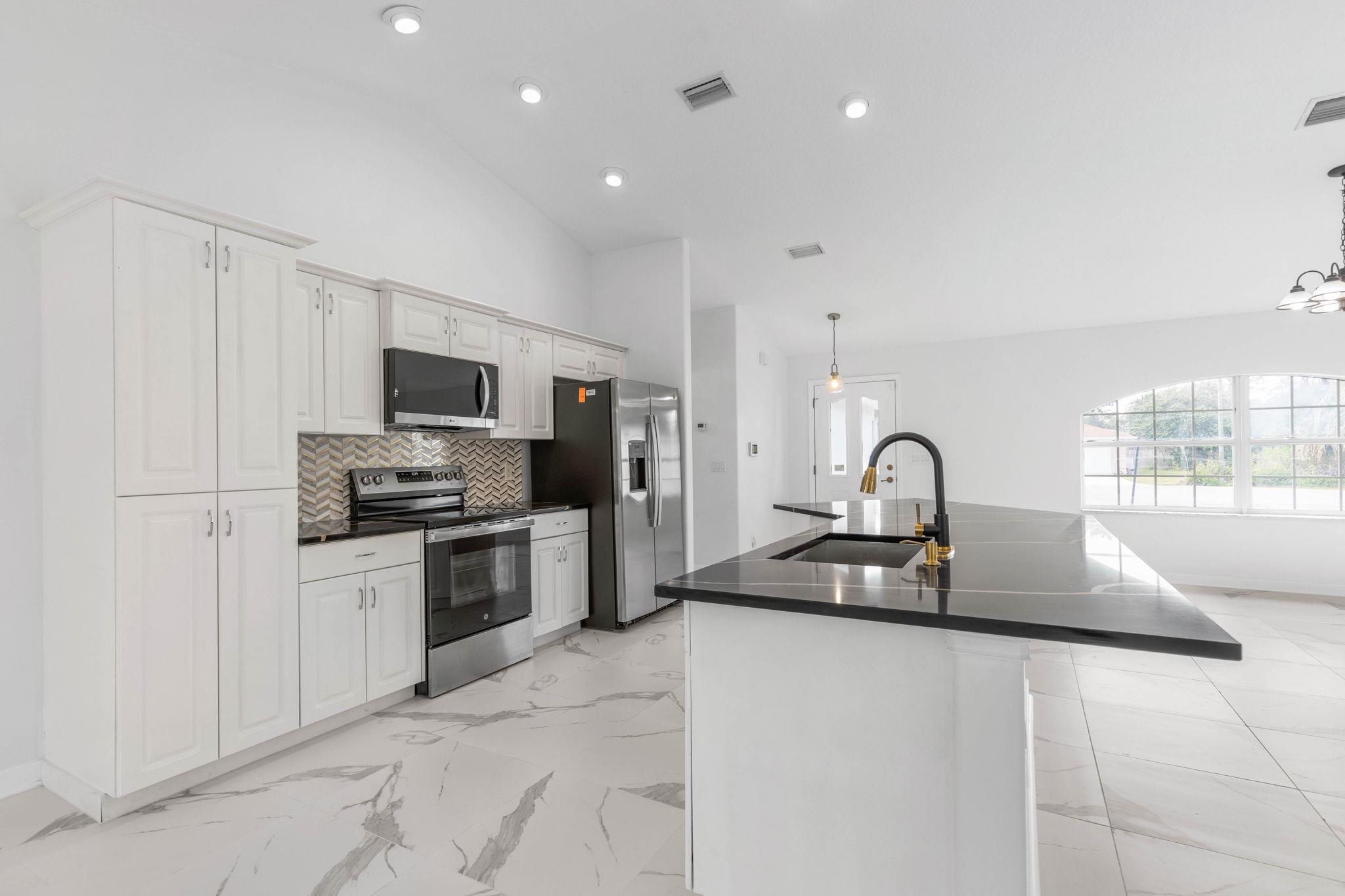 Image 19 of 58 For 12 Patuxent Pl