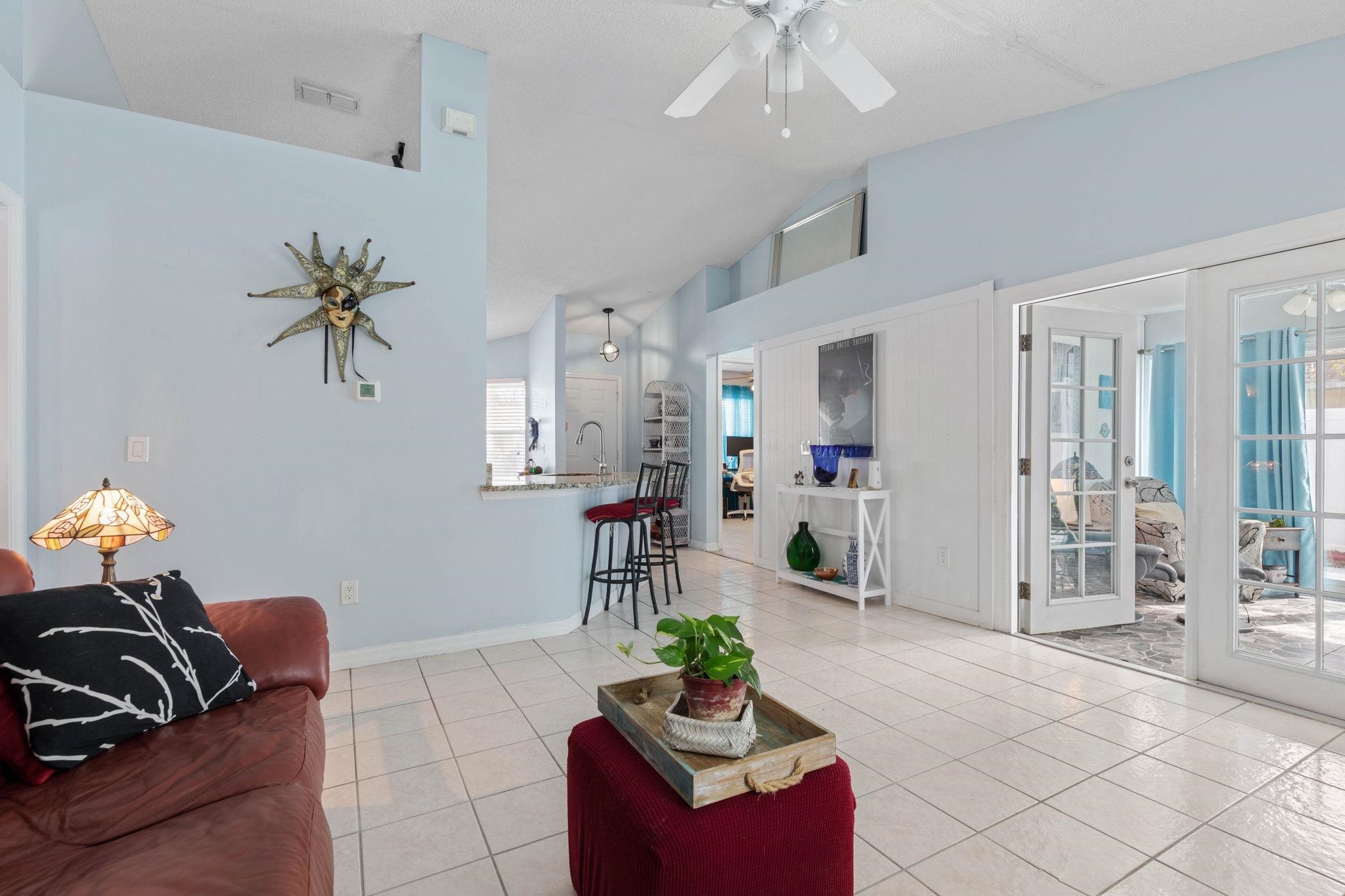 Image 11 of 52 For 20 Ryberry Dr