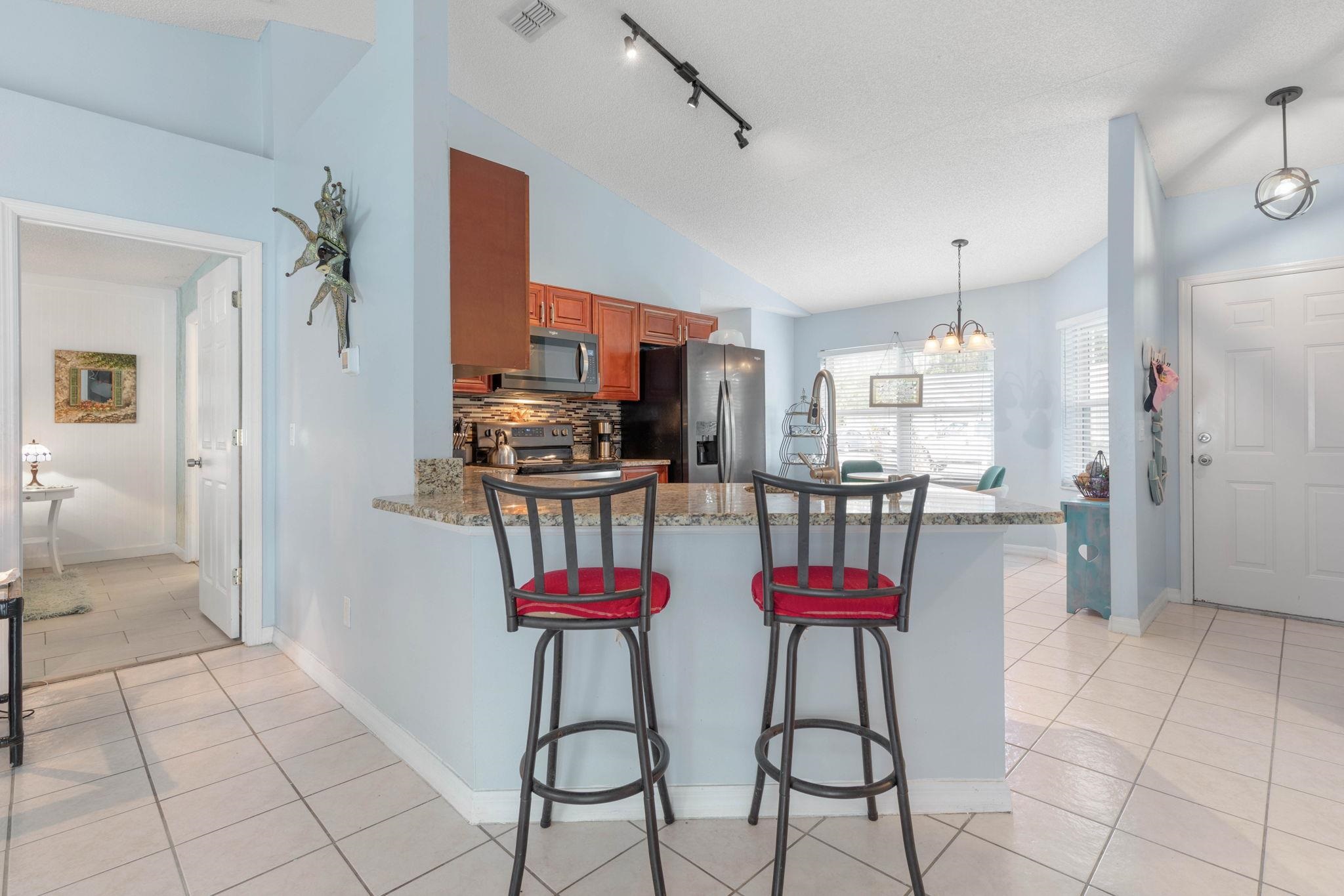 Image 12 of 52 For 20 Ryberry Dr