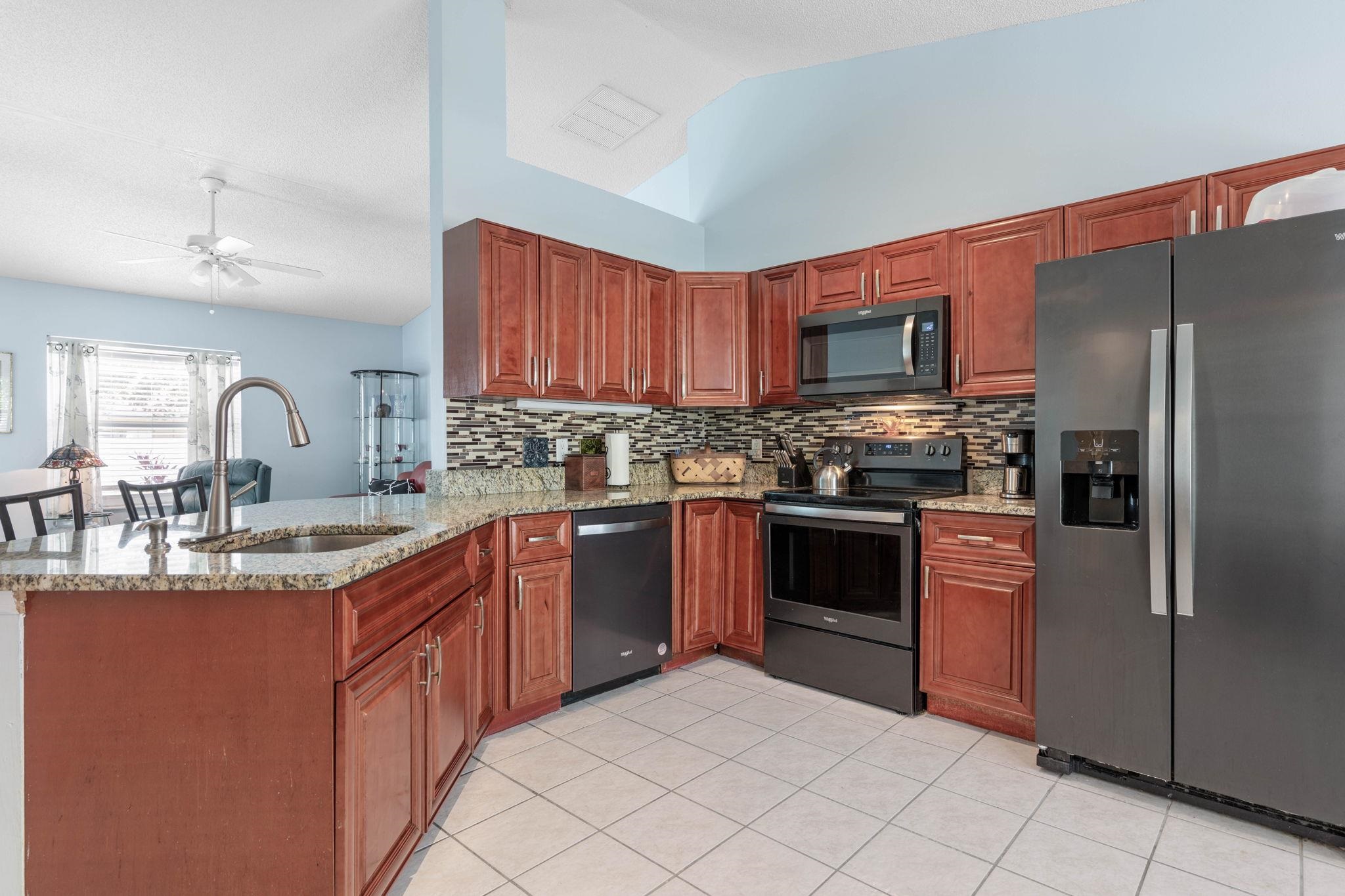 Image 13 of 52 For 20 Ryberry Dr