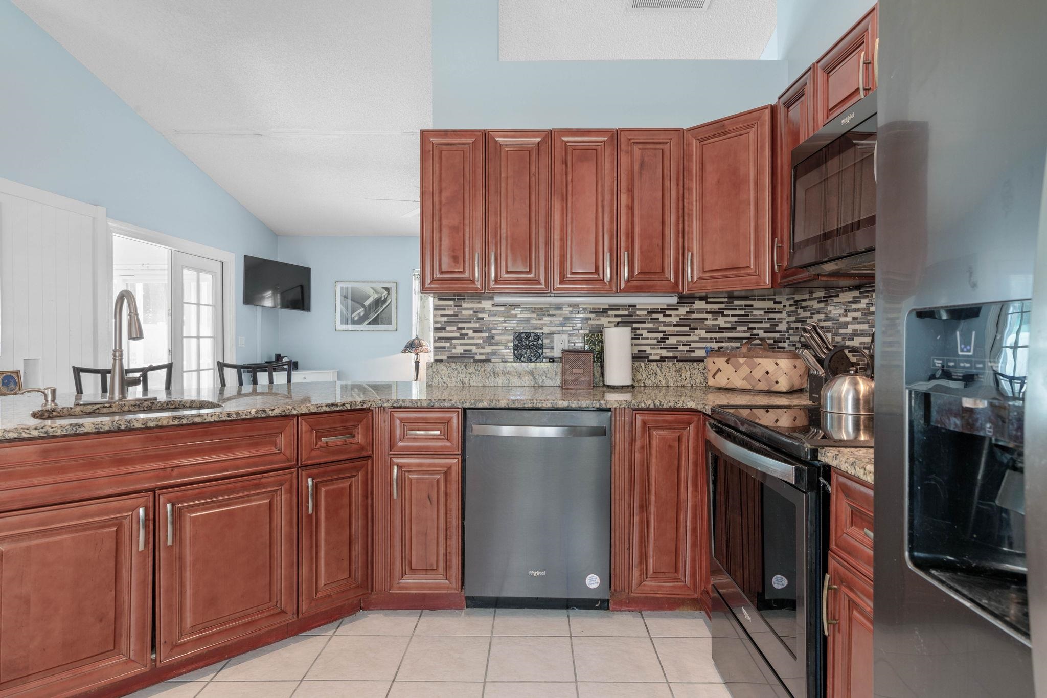 Image 14 of 52 For 20 Ryberry Dr