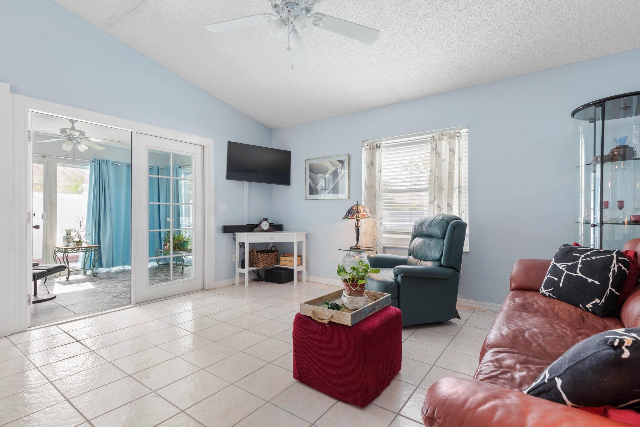 Image 9 of 52 For 20 Ryberry Dr