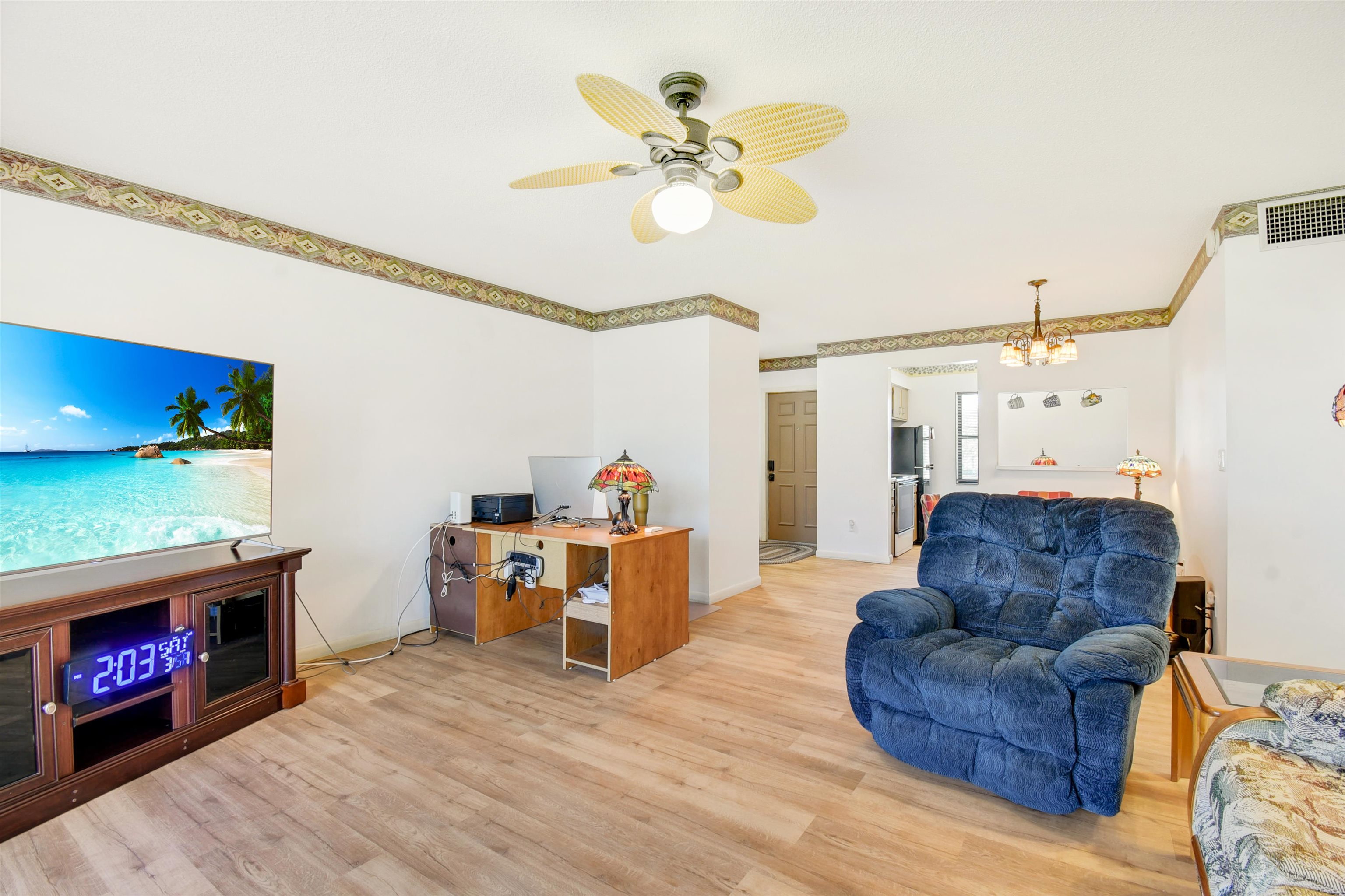 Image 13 of 29 For 600 Domenico Cir  F9