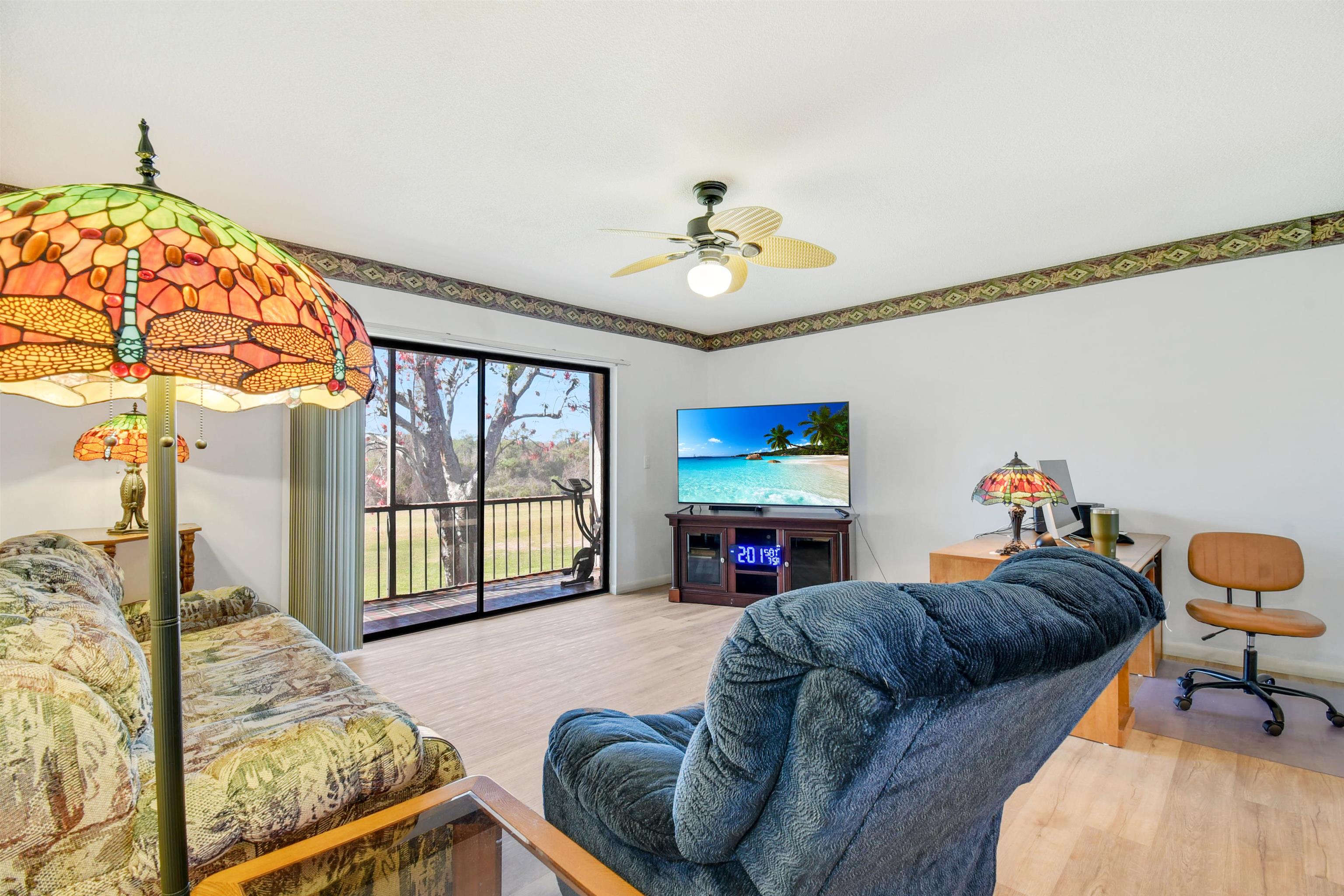 Image 14 of 29 For 600 Domenico Cir  F9
