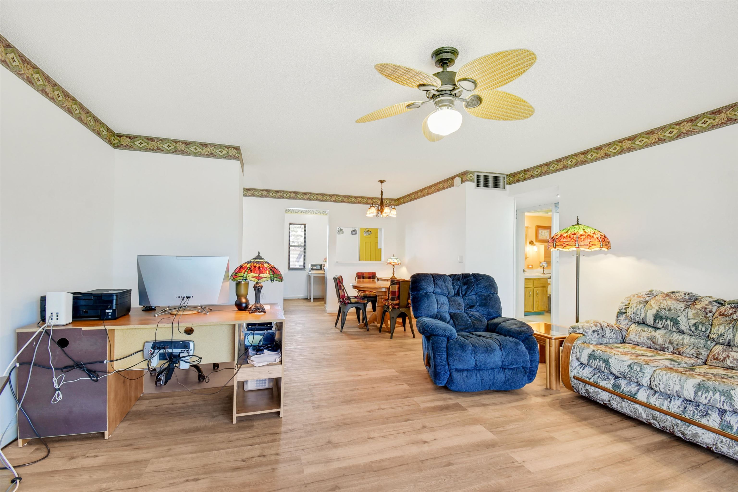 Image 15 of 29 For 600 Domenico Cir  F9