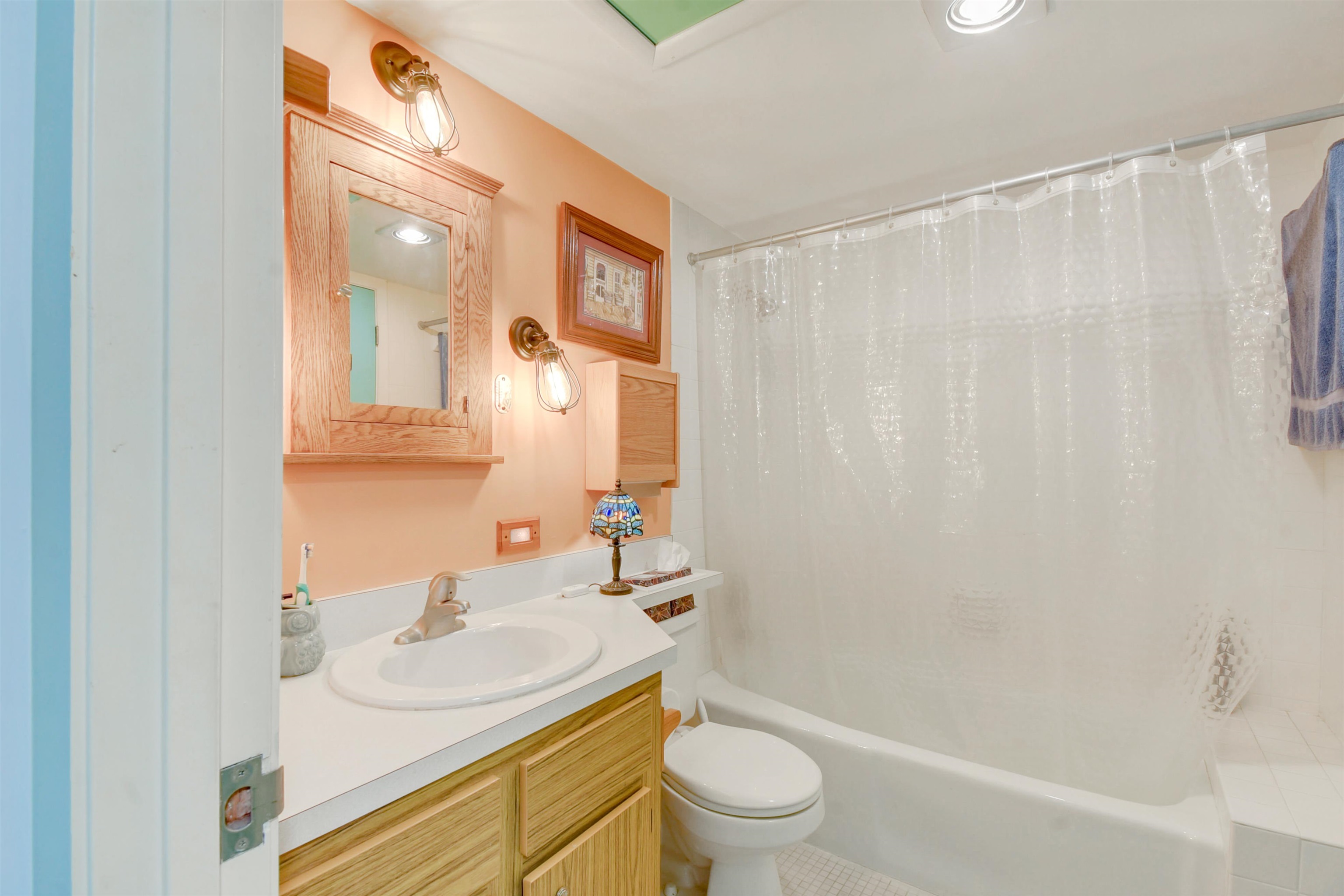 Image 17 of 29 For 600 Domenico Cir  F9
