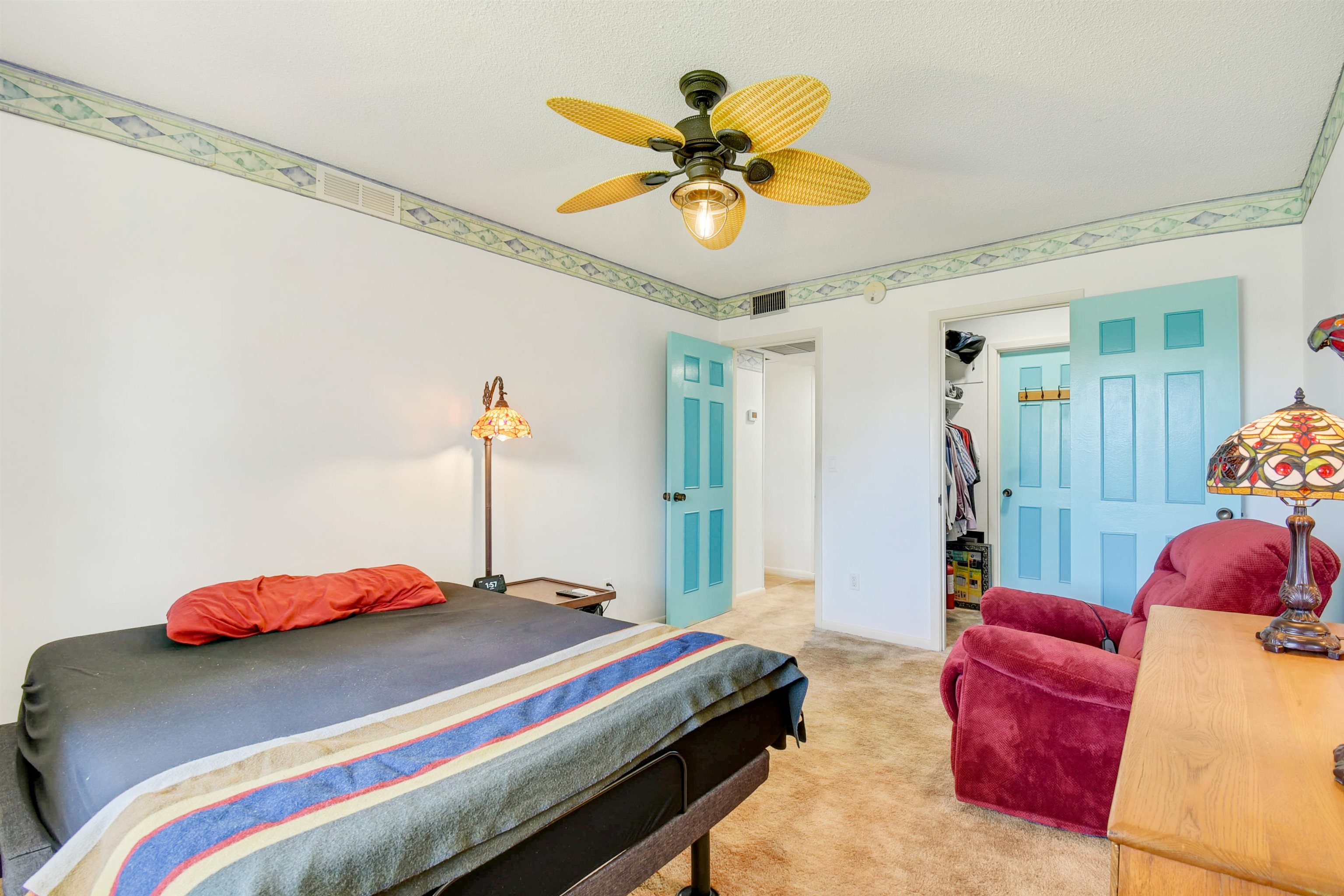 Image 19 of 29 For 600 Domenico Cir  F9