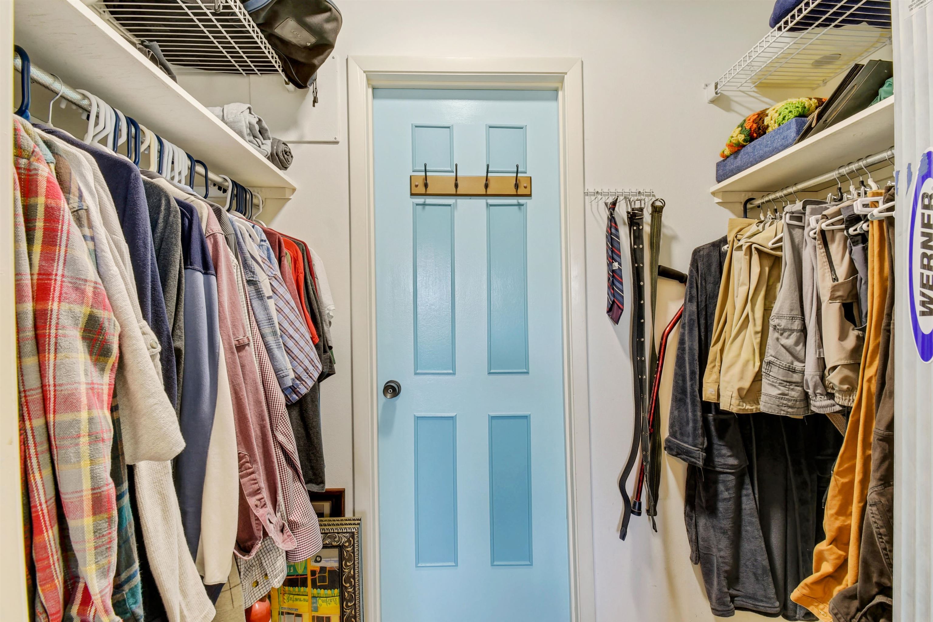 Image 21 of 29 For 600 Domenico Cir  F9