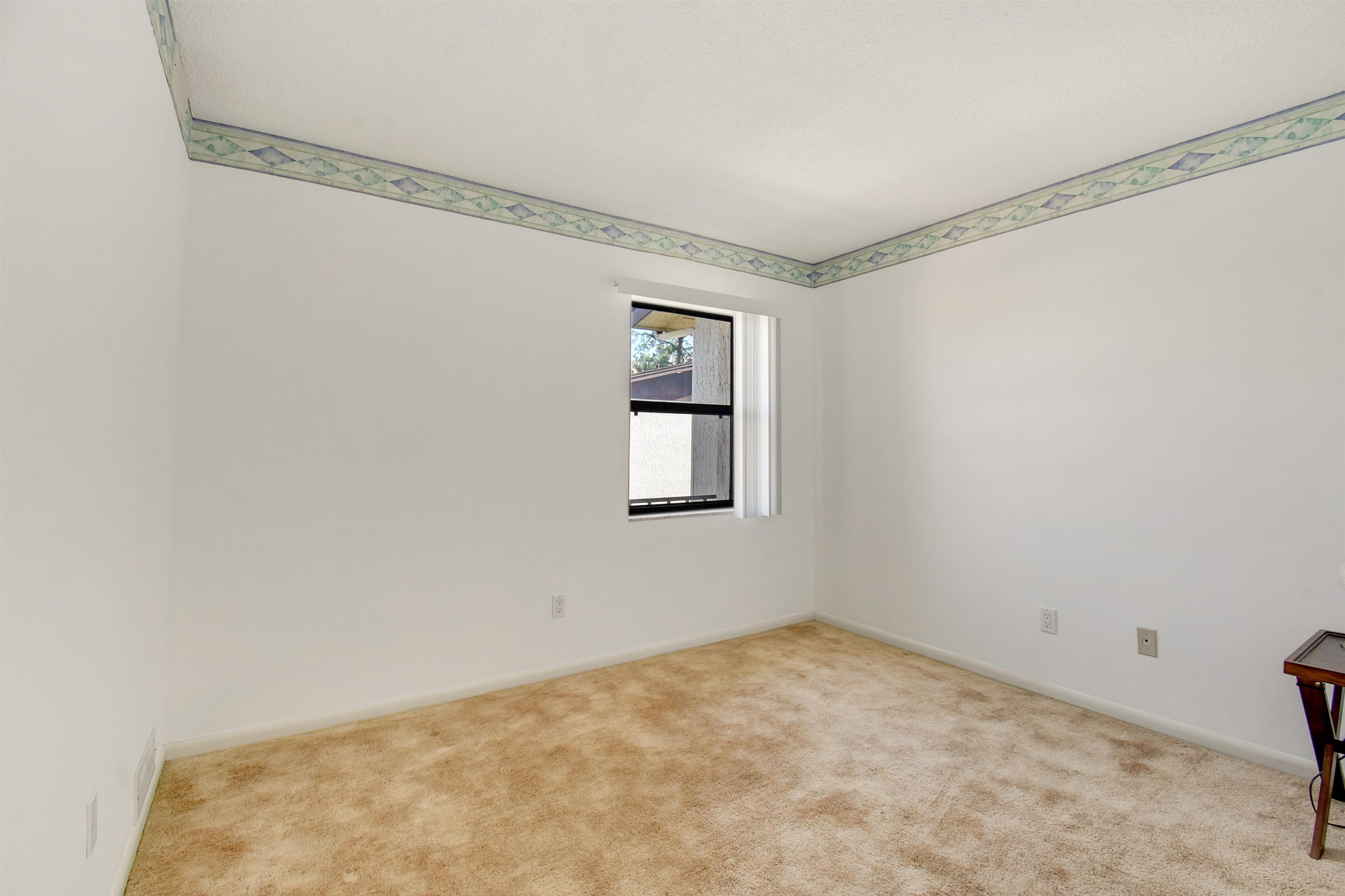 Image 22 of 29 For 600 Domenico Cir  F9