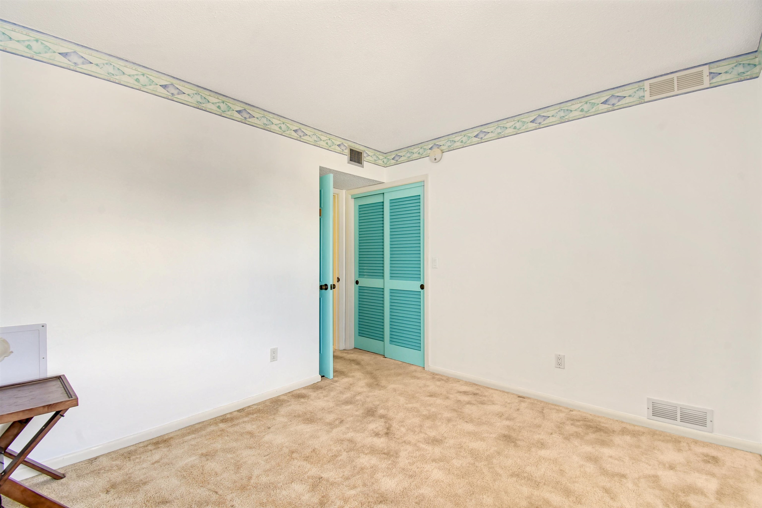 Image 24 of 29 For 600 Domenico Cir  F9