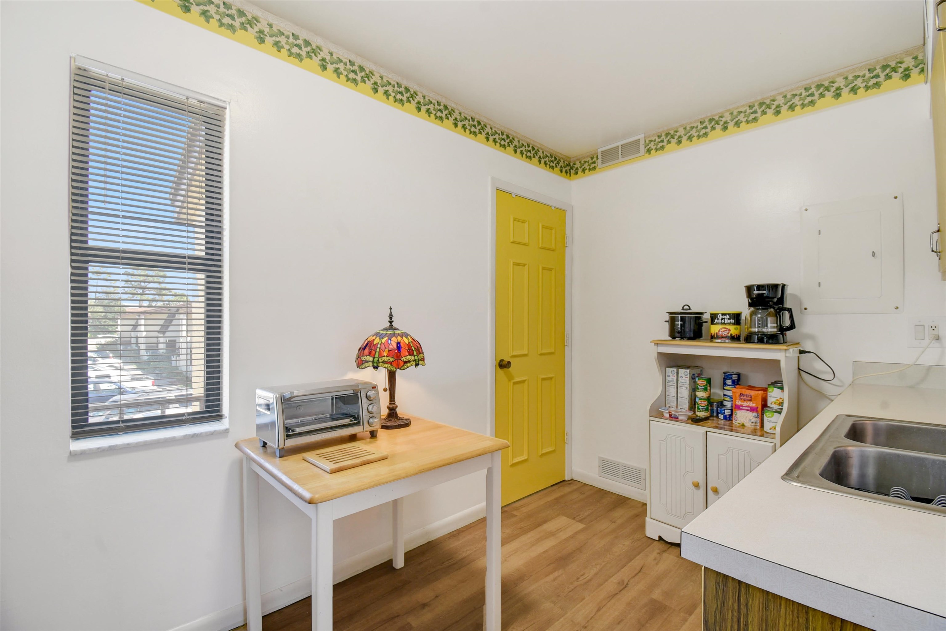 Image 5 of 29 For 600 Domenico Cir  F9