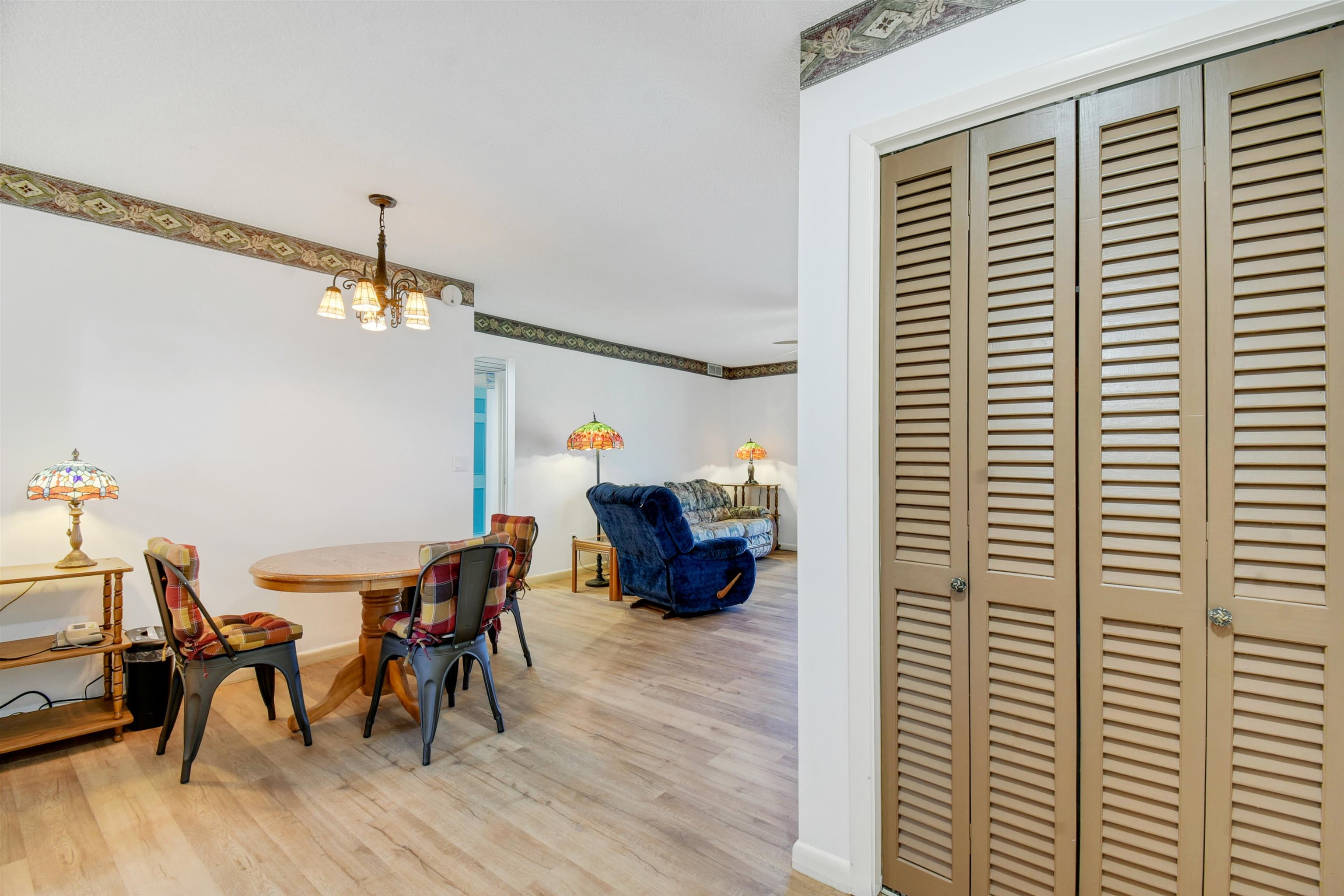Image 6 of 29 For 600 Domenico Cir  F9