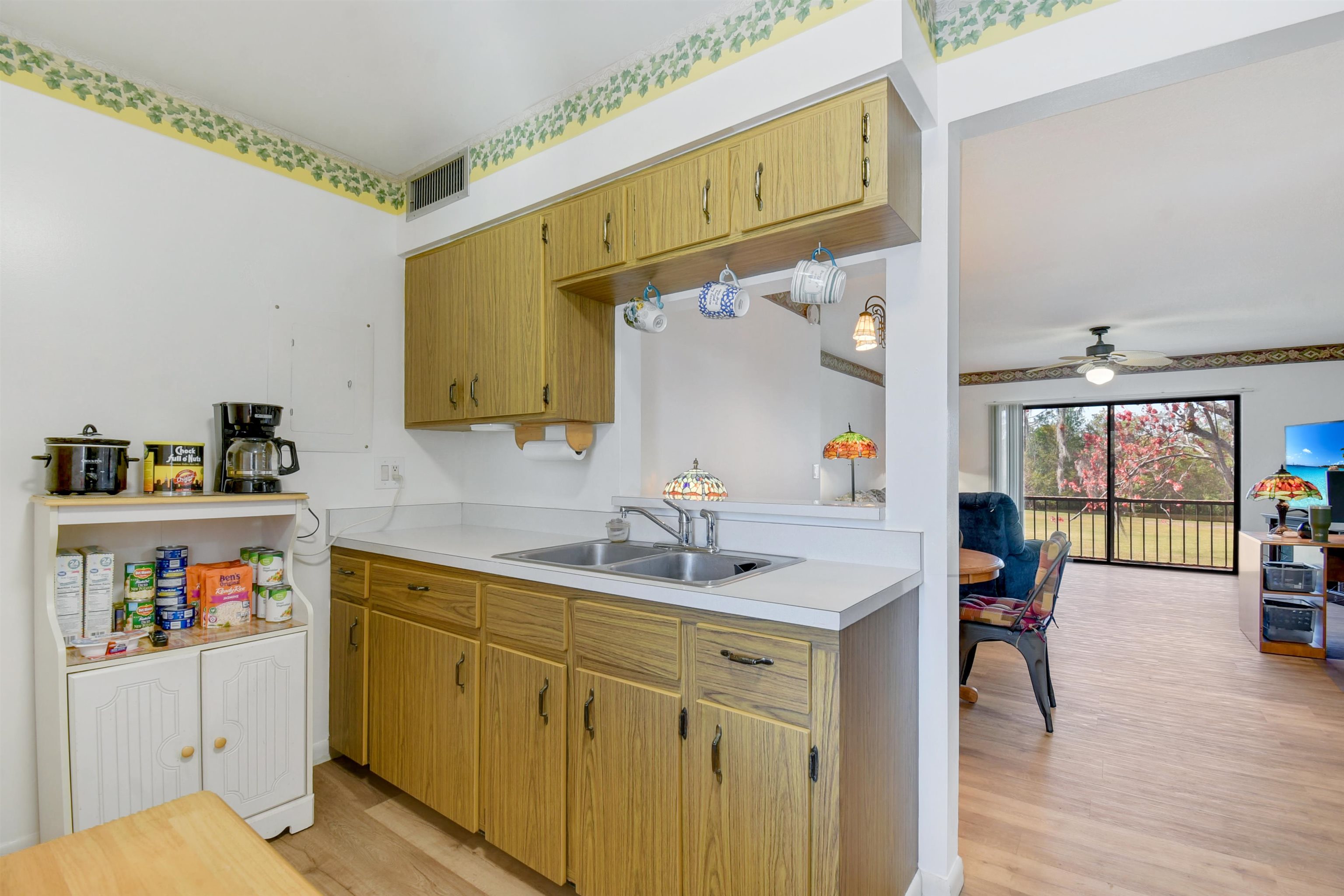 Image 7 of 29 For 600 Domenico Cir  F9