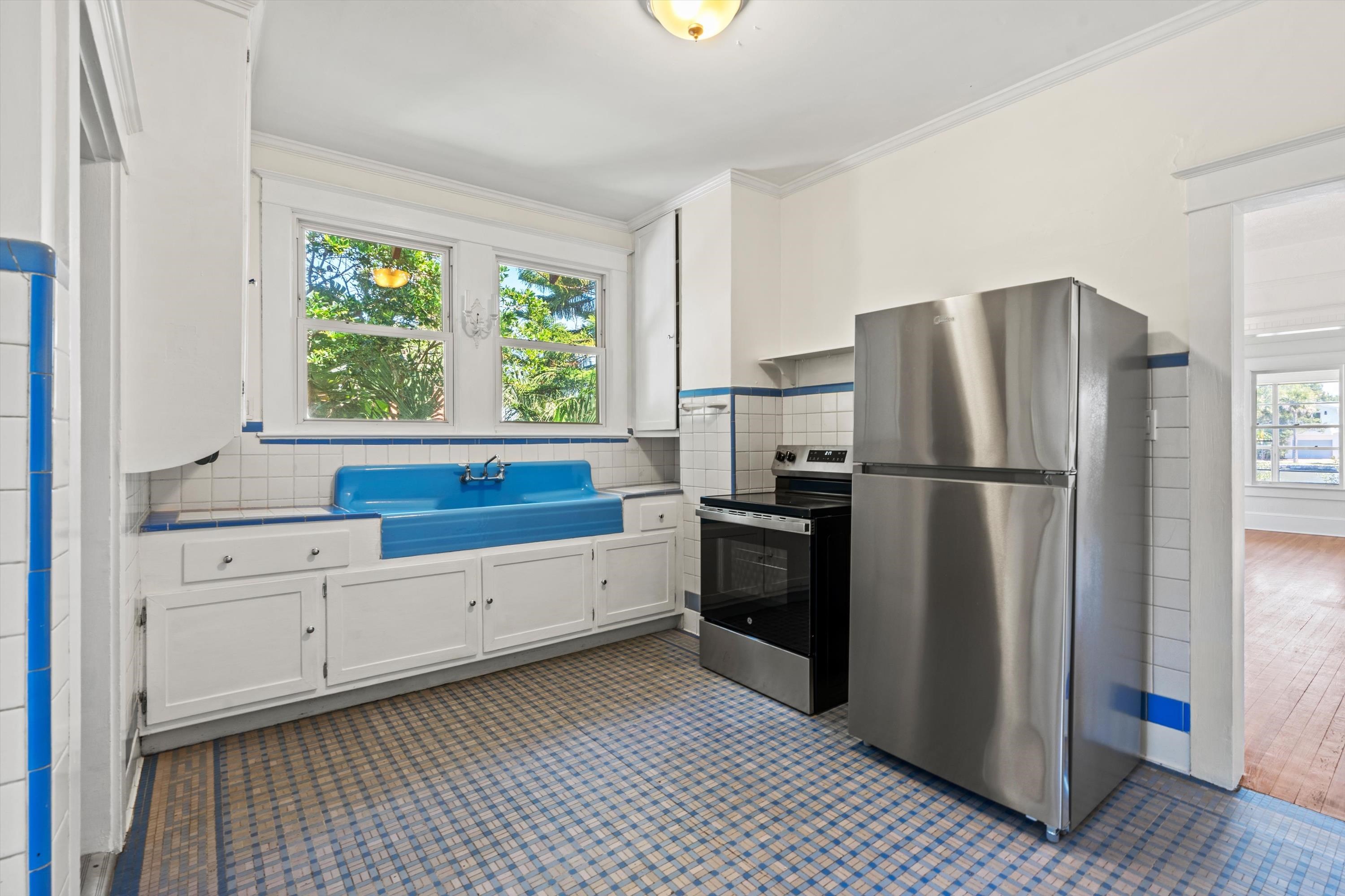 Image 8 of 39 For 121 Washington St