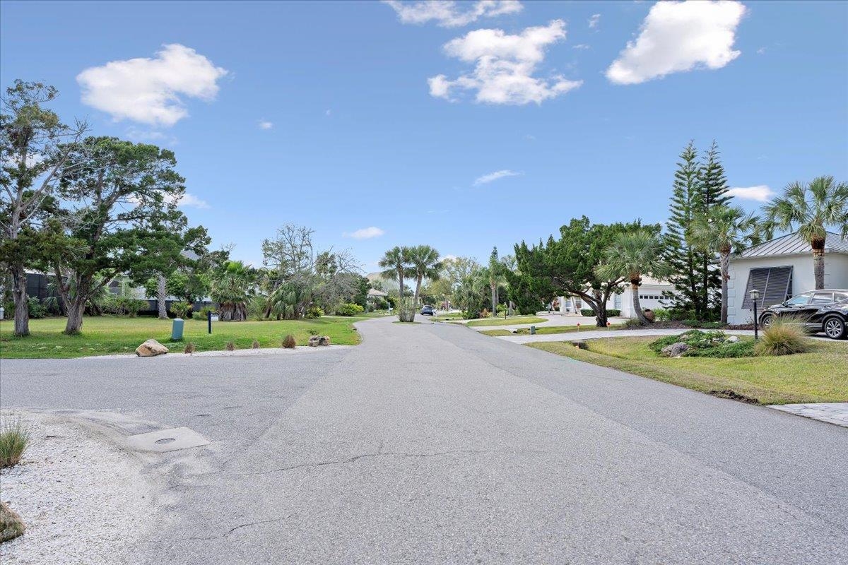 Image 14 of 31 For 186 Pelican Reef Dr