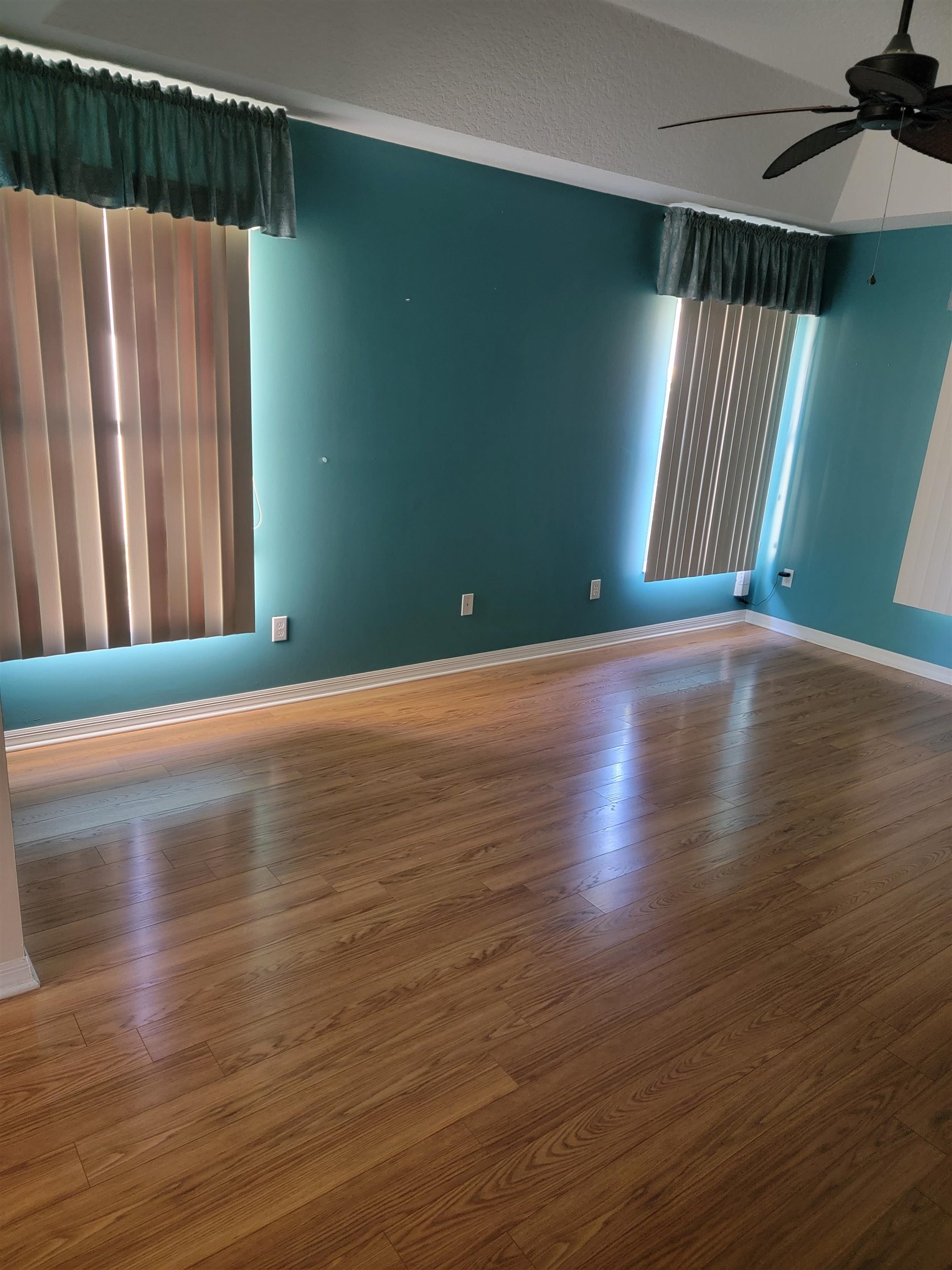 Image 21 of 64 For 348 San Nicolas Way