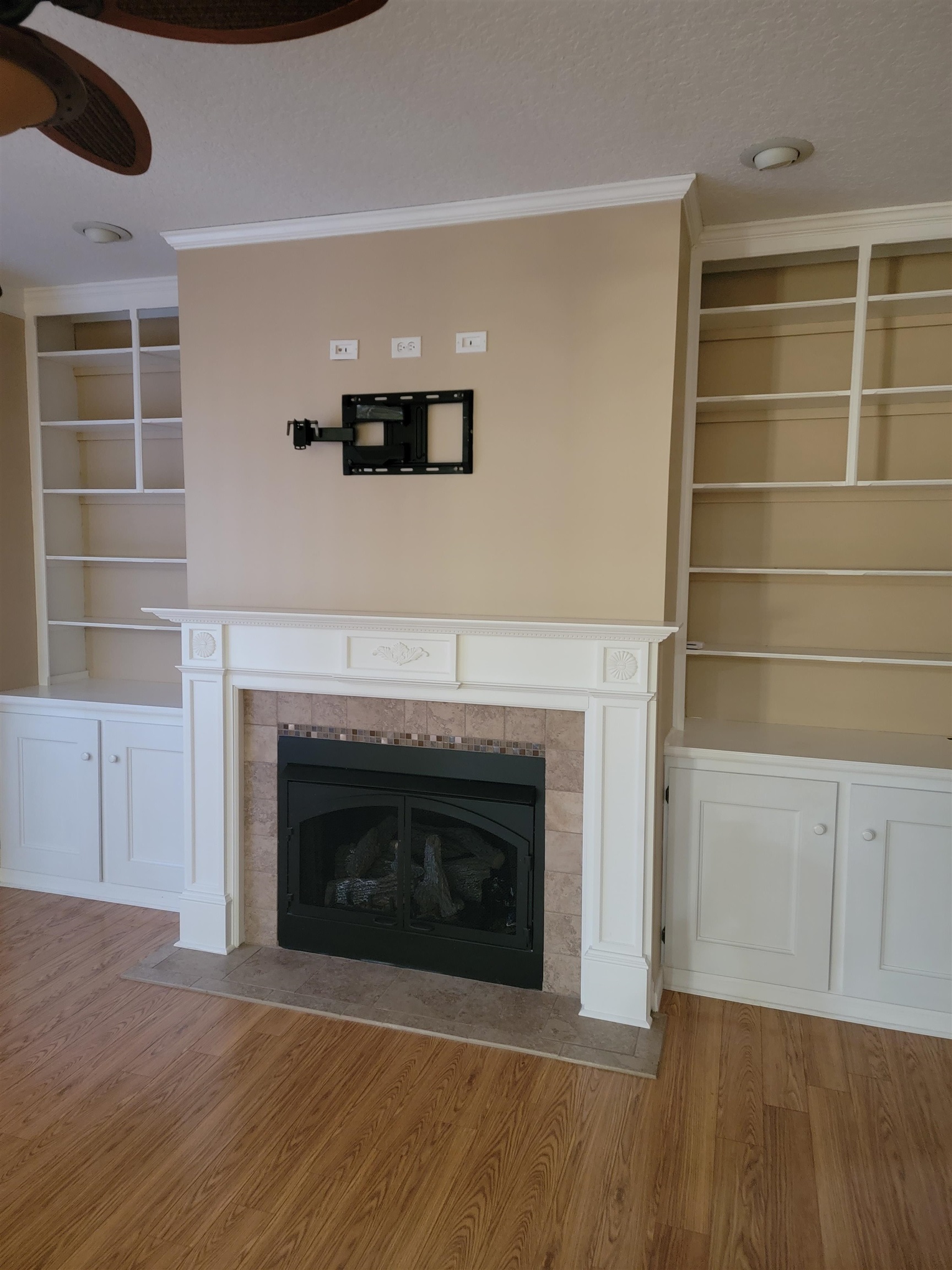 Image 8 of 64 For 348 San Nicolas Way