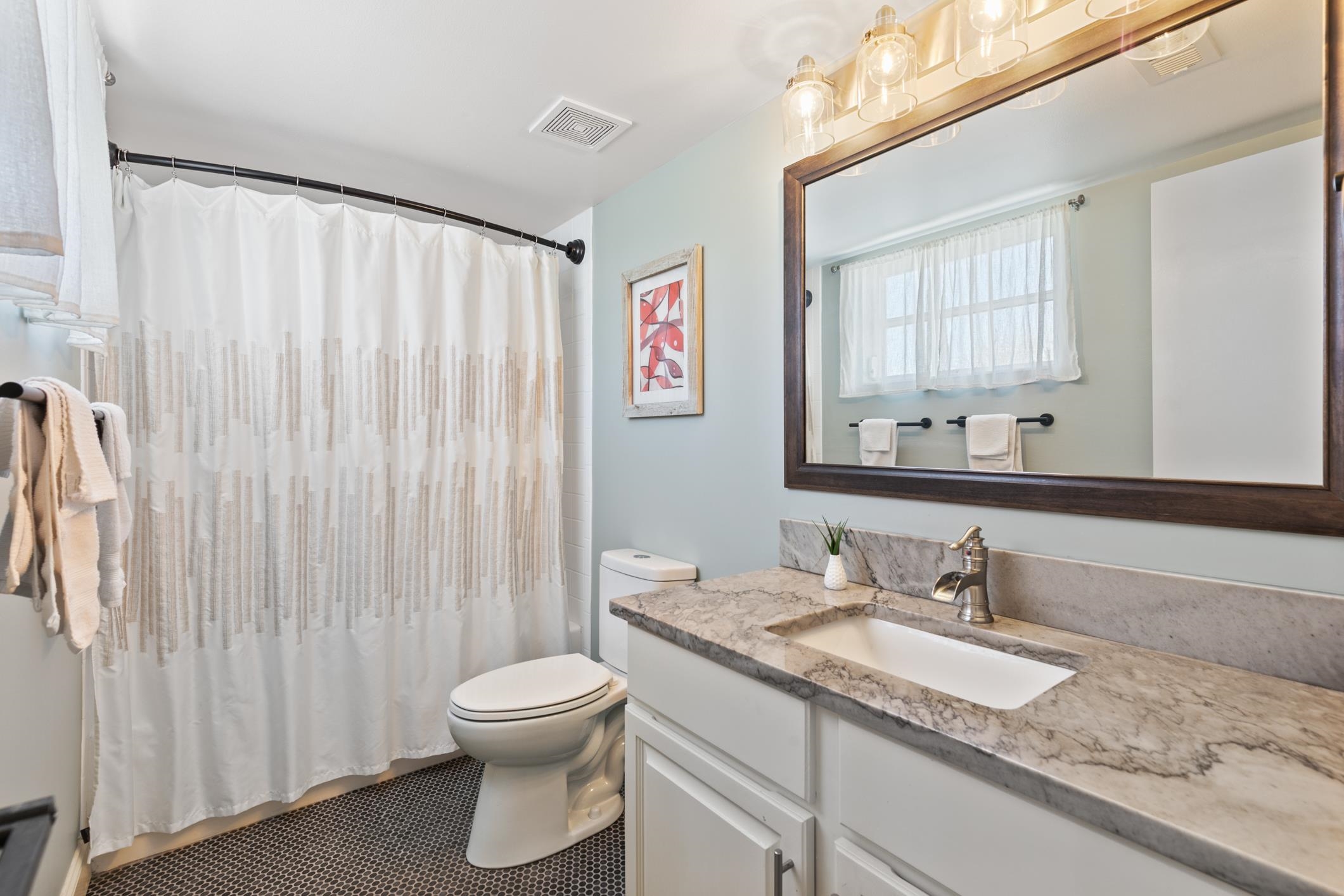 Image 24 of 39 For 200 16th Street, Unit 202a  202a